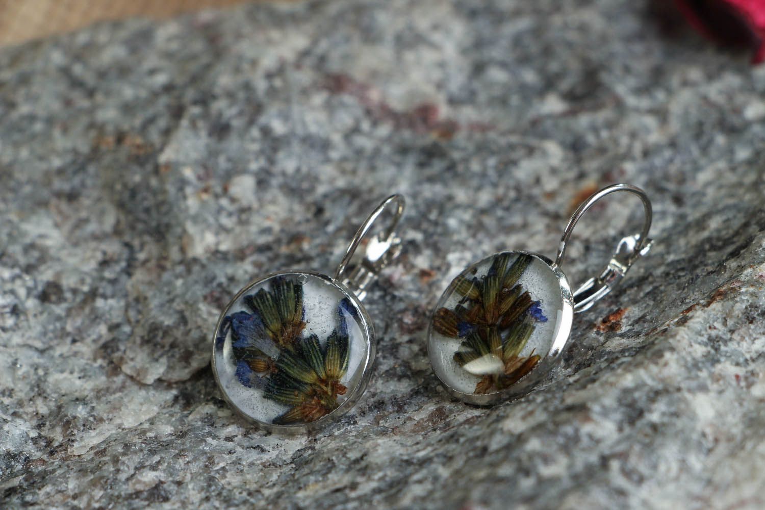 Earrings with lavender in the epoxy resin photo 3