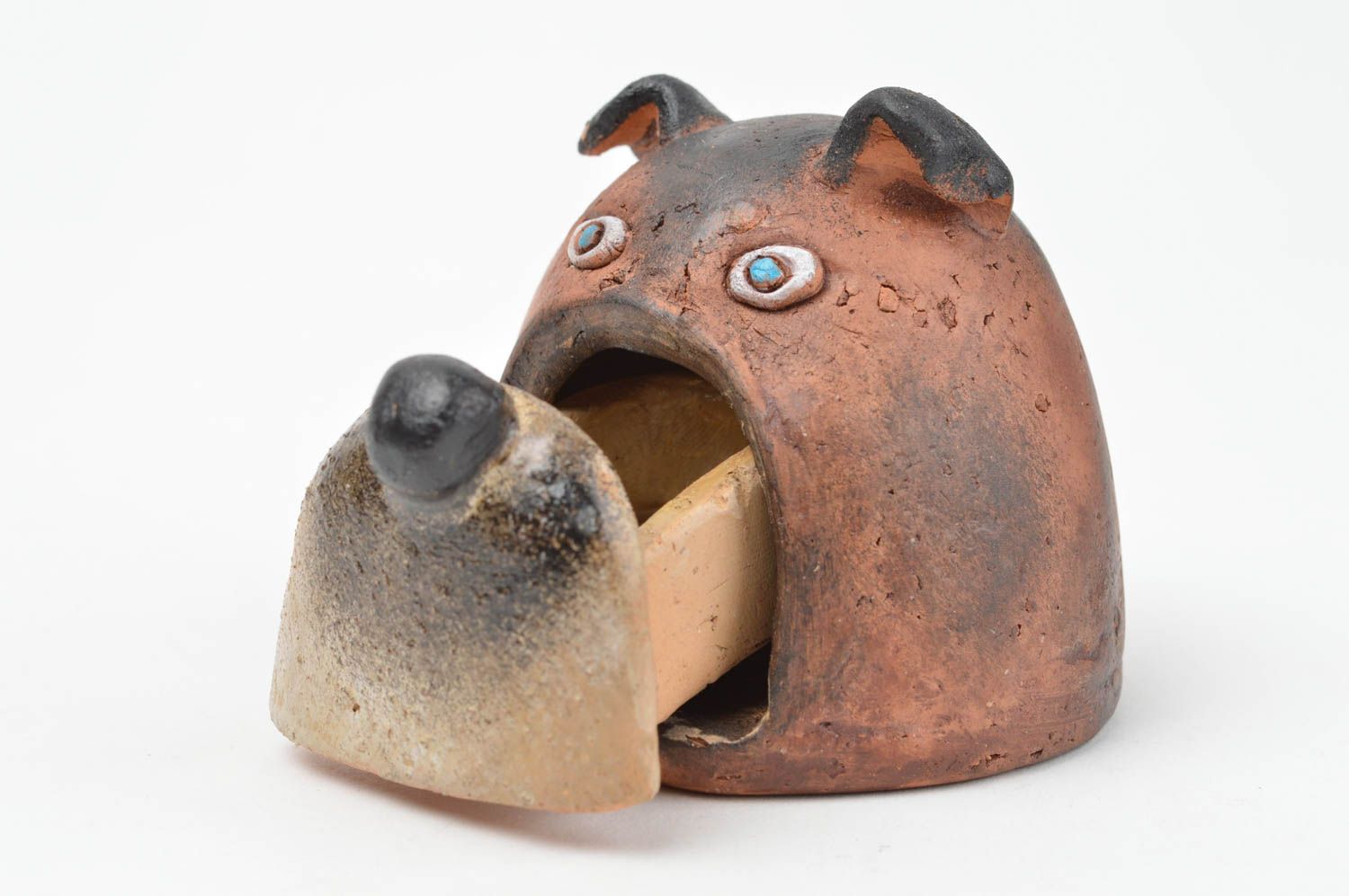 Глиняная шкатулка в виде мордочки собаки небольшая коричневая ручной работы фото 4