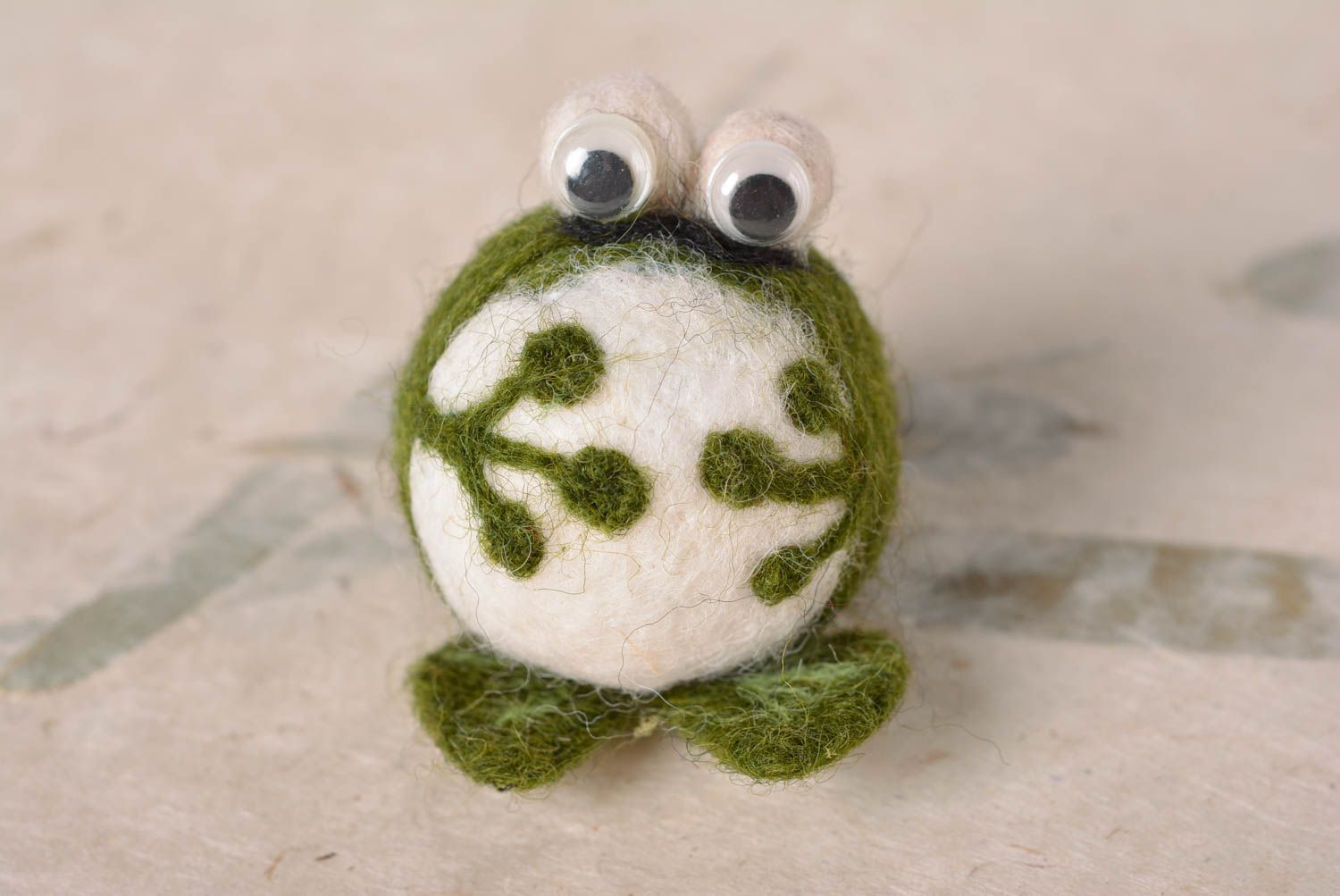 Woolen soft toy handmade frog toy beautiful interior toy cute home decor photo 1