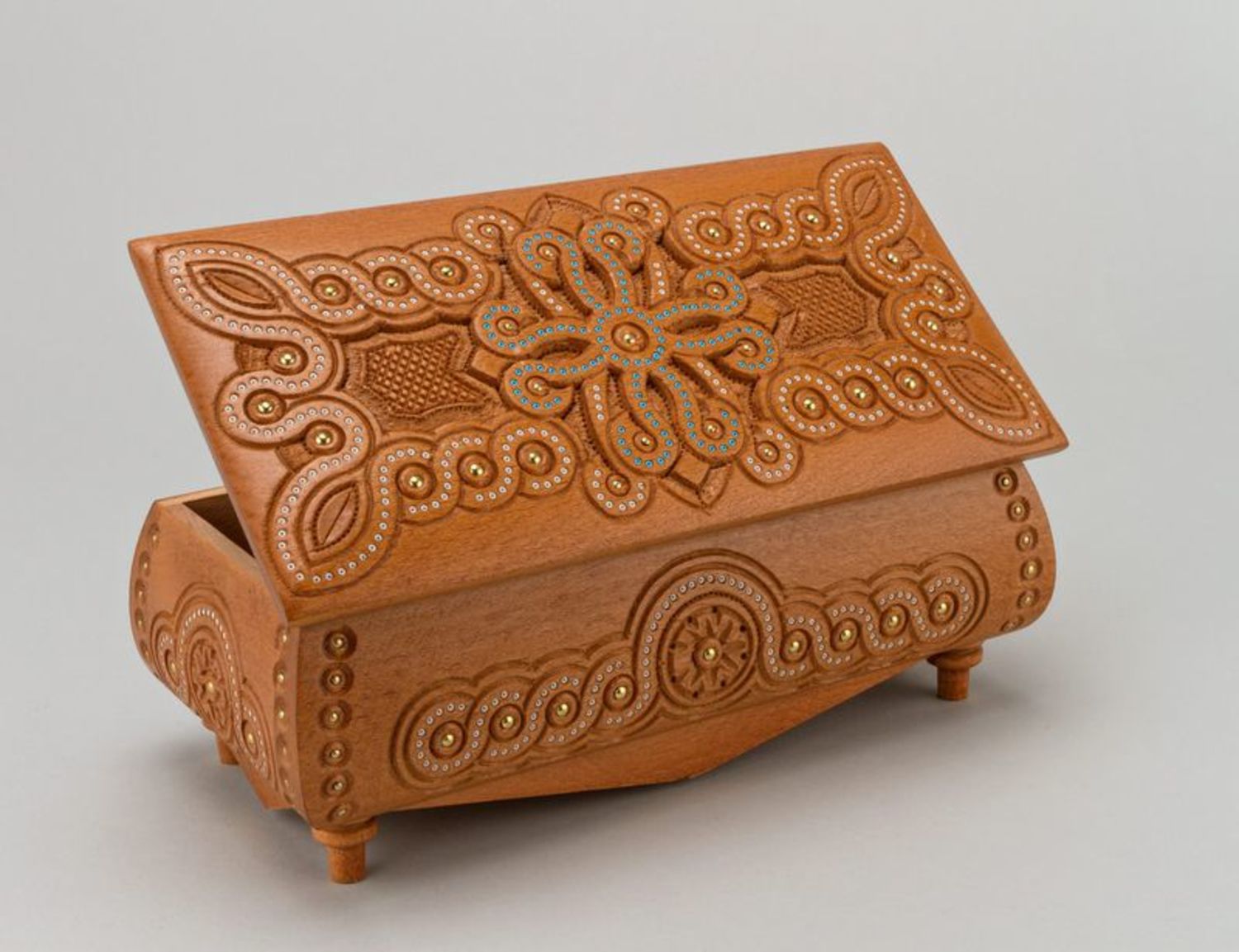 Carved box with inlay photo 3
