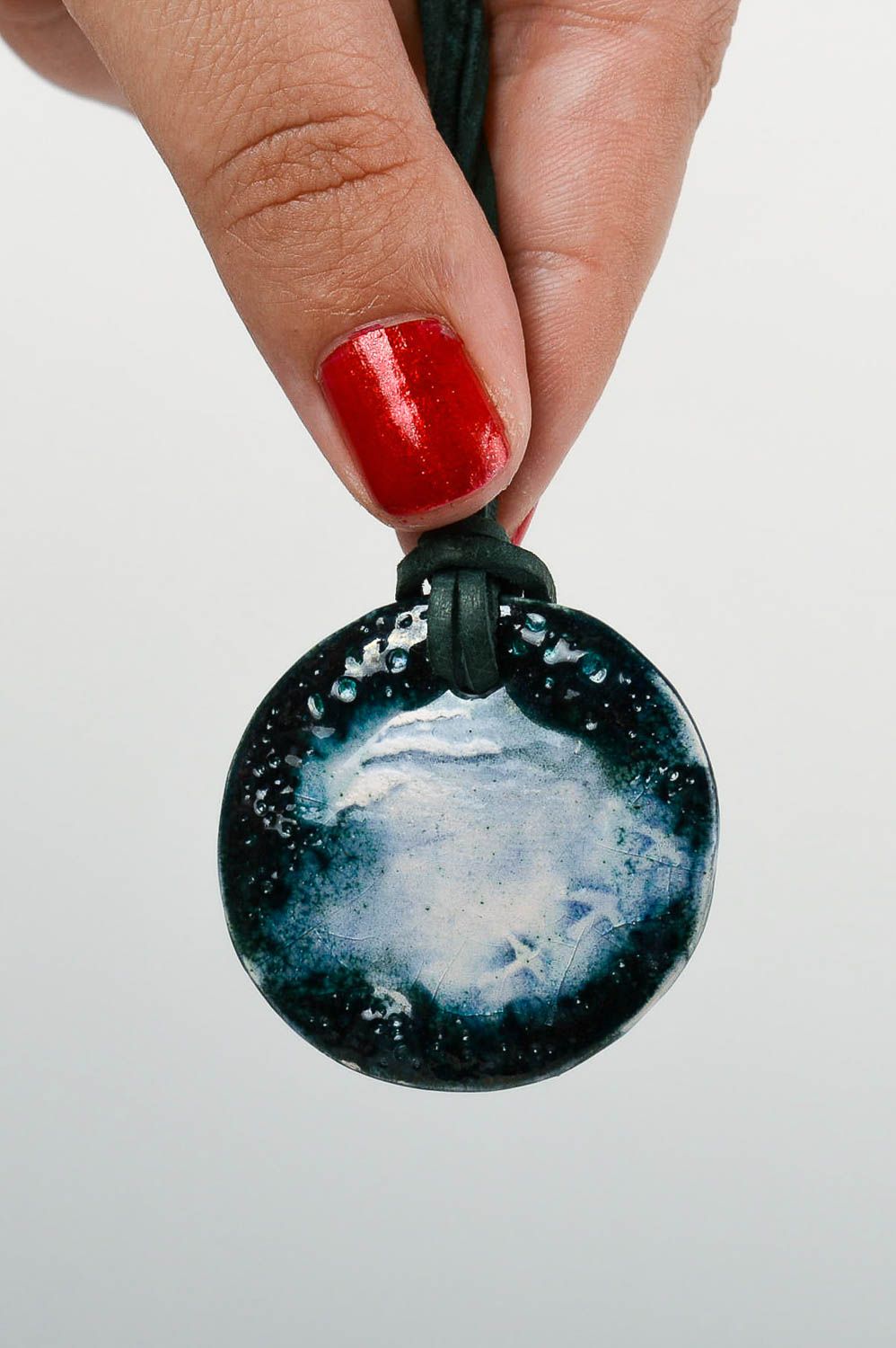 Украшение ручной работы подвеска на шею круглый кулон из глины расписной Космос фото 5
