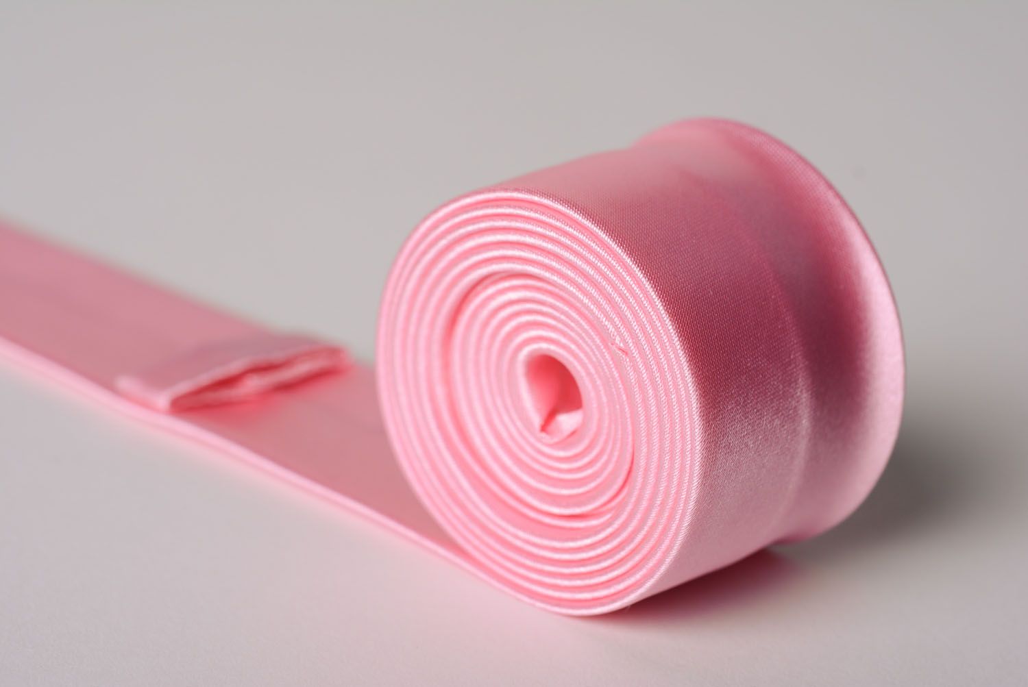Розовый атласный галстук фото 3