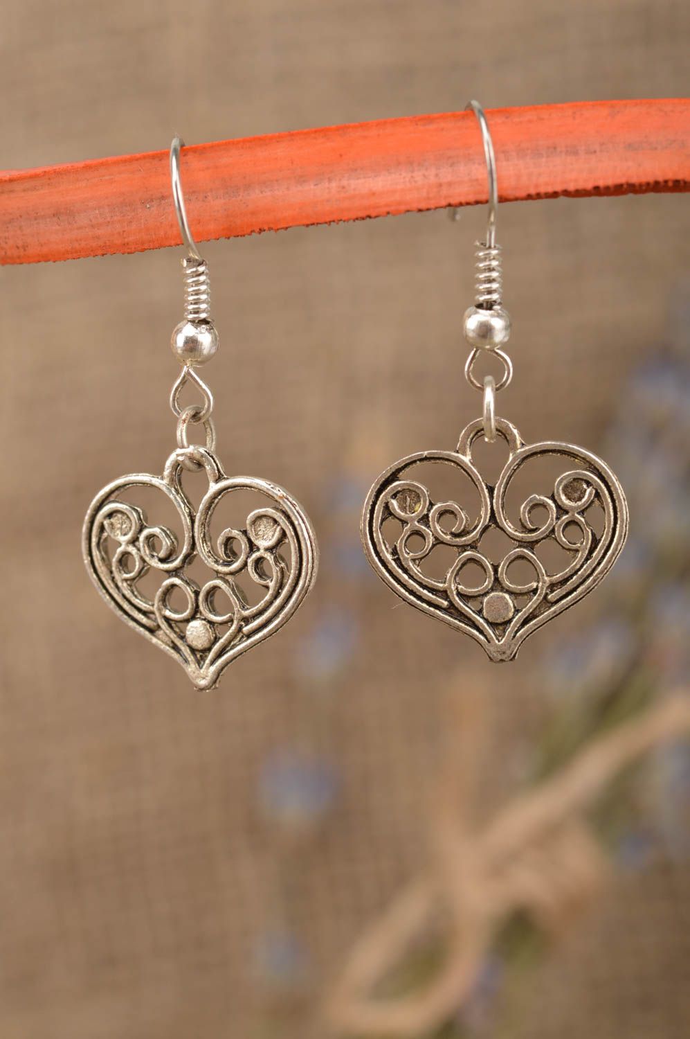 Boucles d'oreilles pendantes Bijoux fait main Cadeau pour femme cœur ajouré photo 1