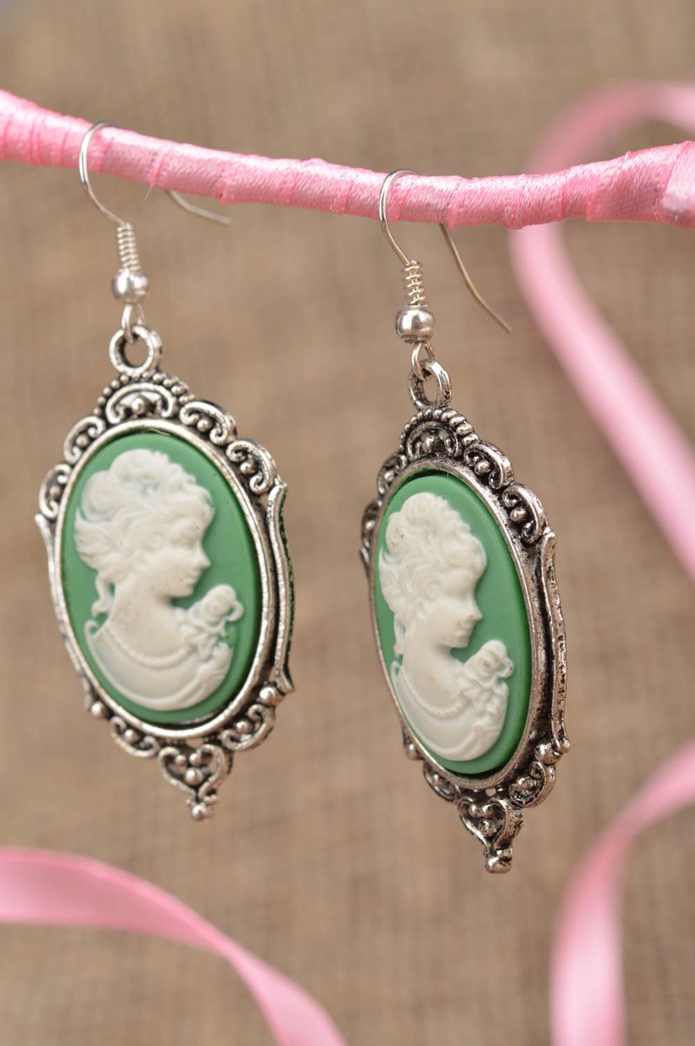 Beautiful women's metal oval earrings with cameos in vintage style Green photo 1