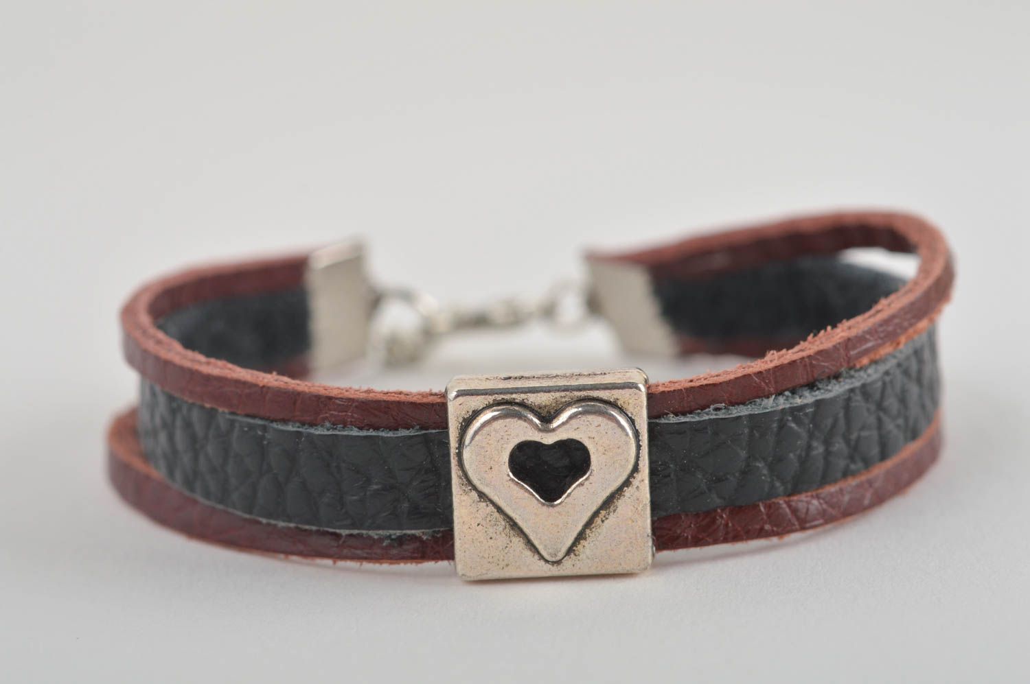Handmade leather accessory stylish wrist bracelet designer stylish bracelet photo 3