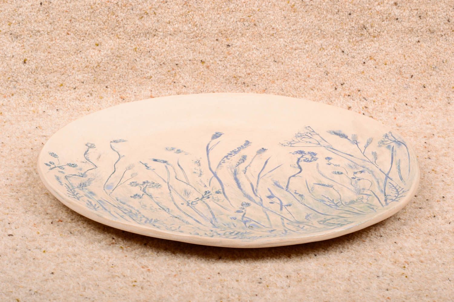 Runder handmade keramischer flacher Teller aus Ton mit Glasur Bemalung  foto 3