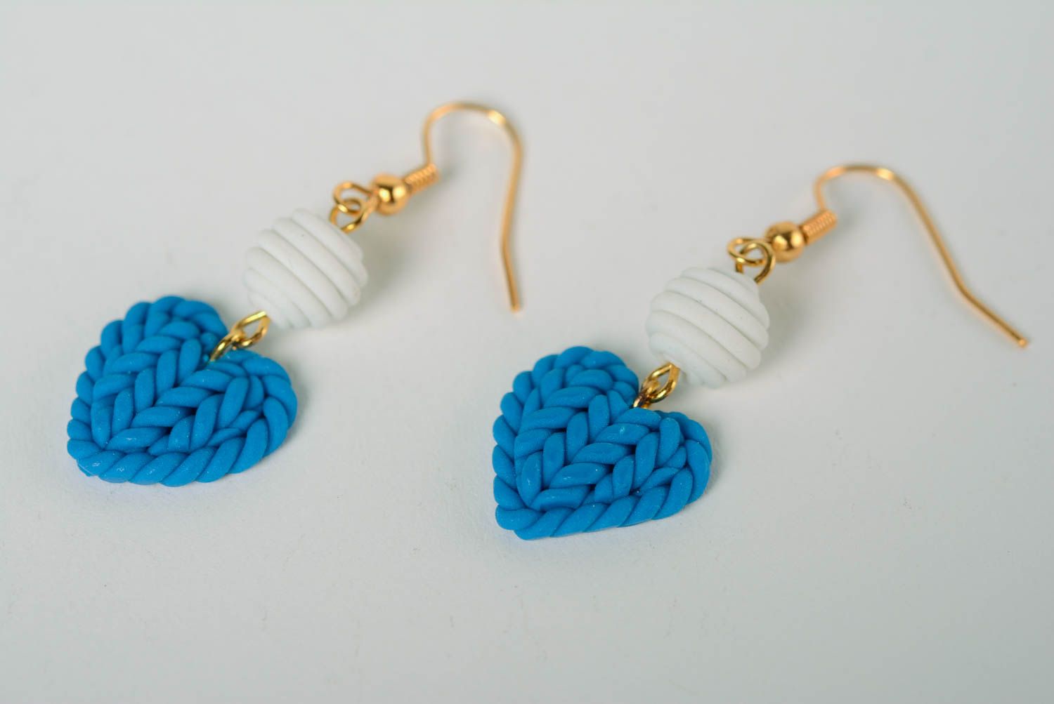 Серьги из полимерной глины с подвесками ручной работы сердечки голубые яркие фото 1