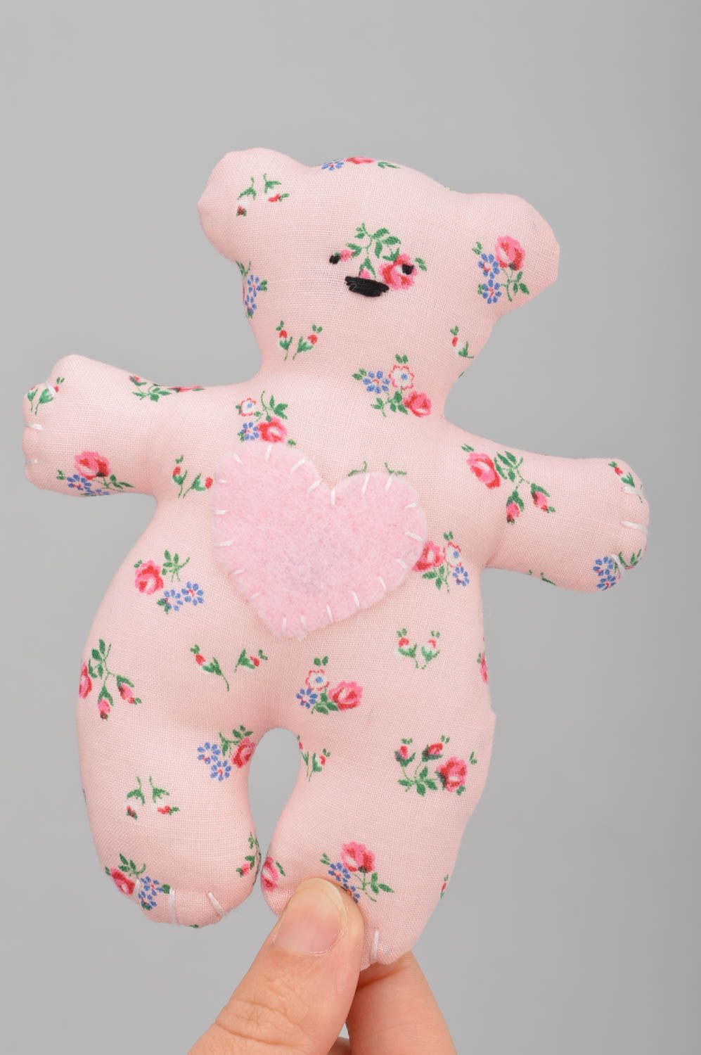 Розовая мягкая игрушка мишка из хлопковой ткани и фетра интерьерная хенд мейд фото 3