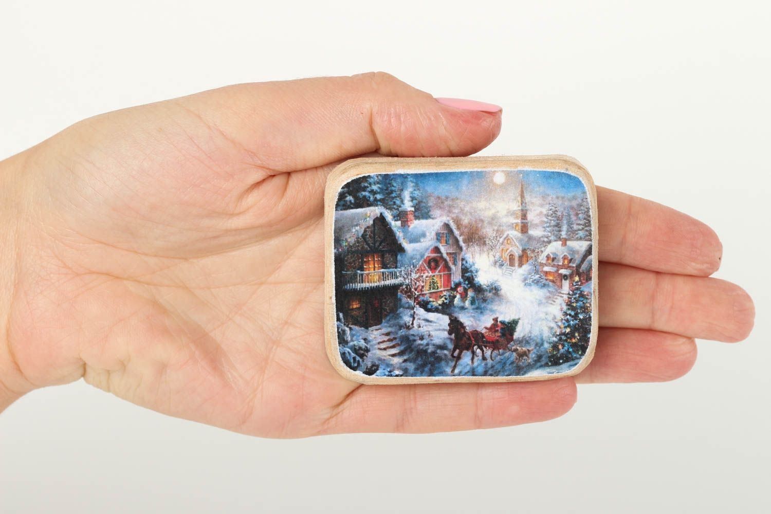 Магнит ручной работы подарок из дерева магнит на холодильник Зимняя сказка фото 5