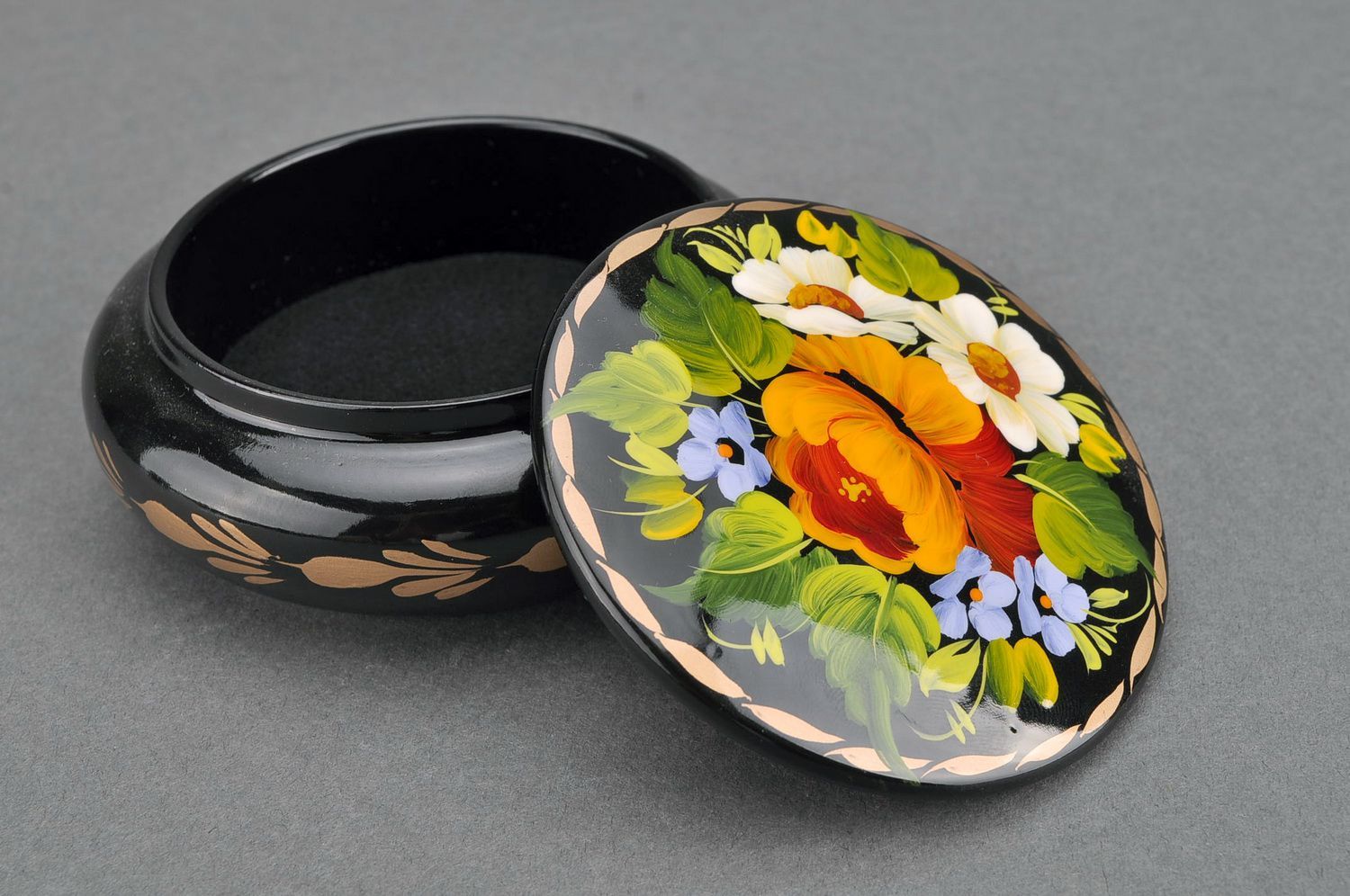 Round wooden box with convex edges Peony and daisies photo 2