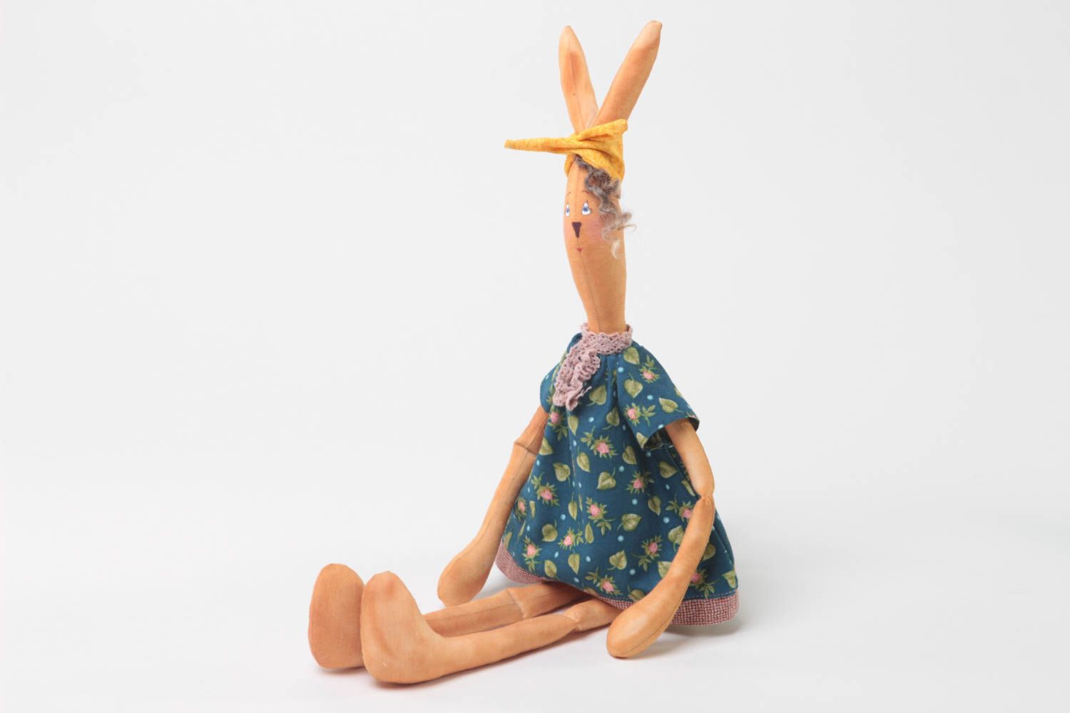 Авторская мягкая кукла ручной работы виде зайчихи в платье для декора дома фото 2