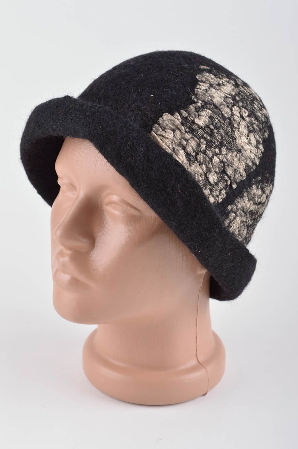 Chapeau en laine feutrée Chapeau fait main noir cloche chaud Vêtement femme photo 2