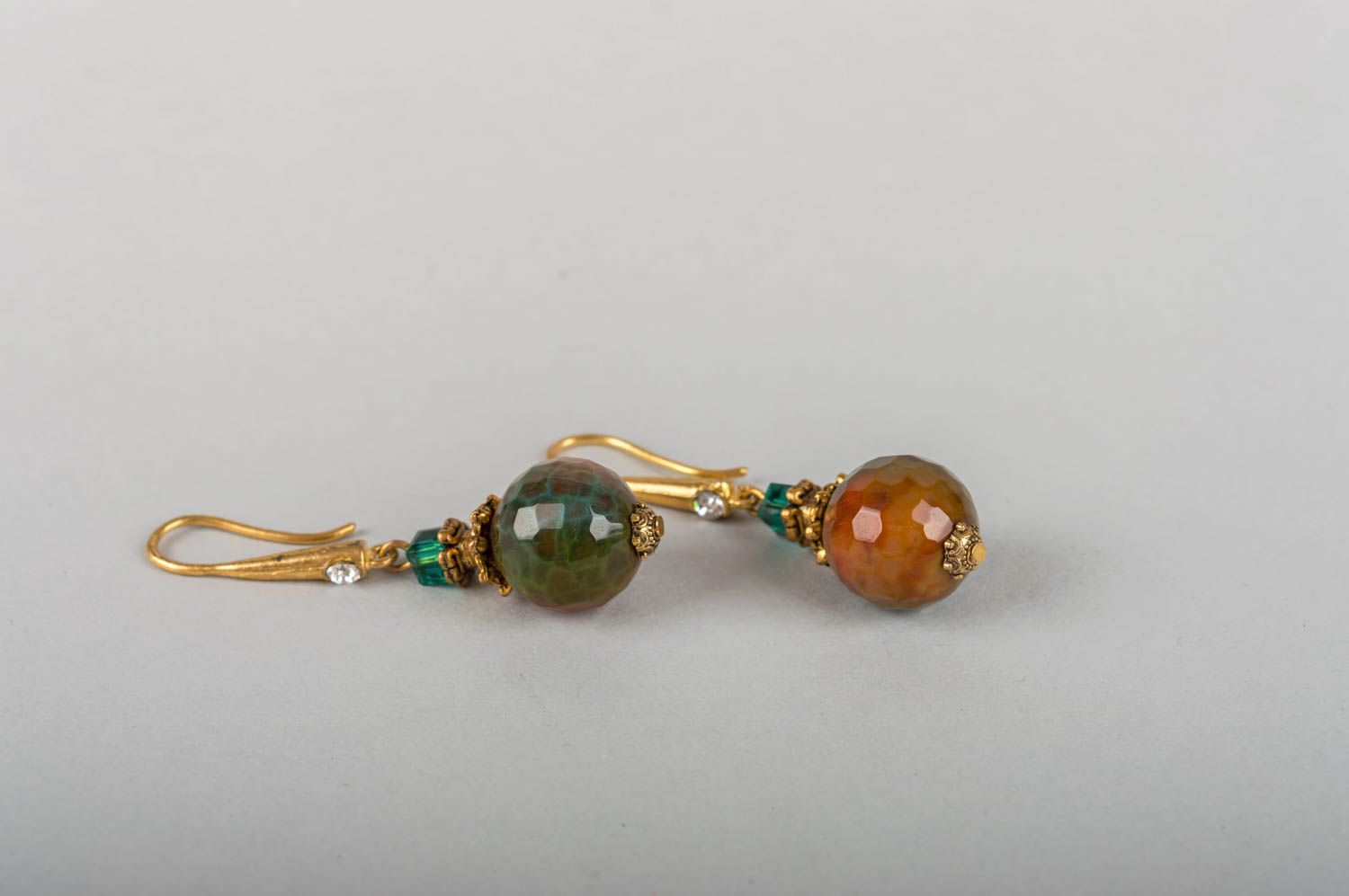 Boucles d'oreilles en pierres d'agate perles et laiton pendantes faites main photo 4