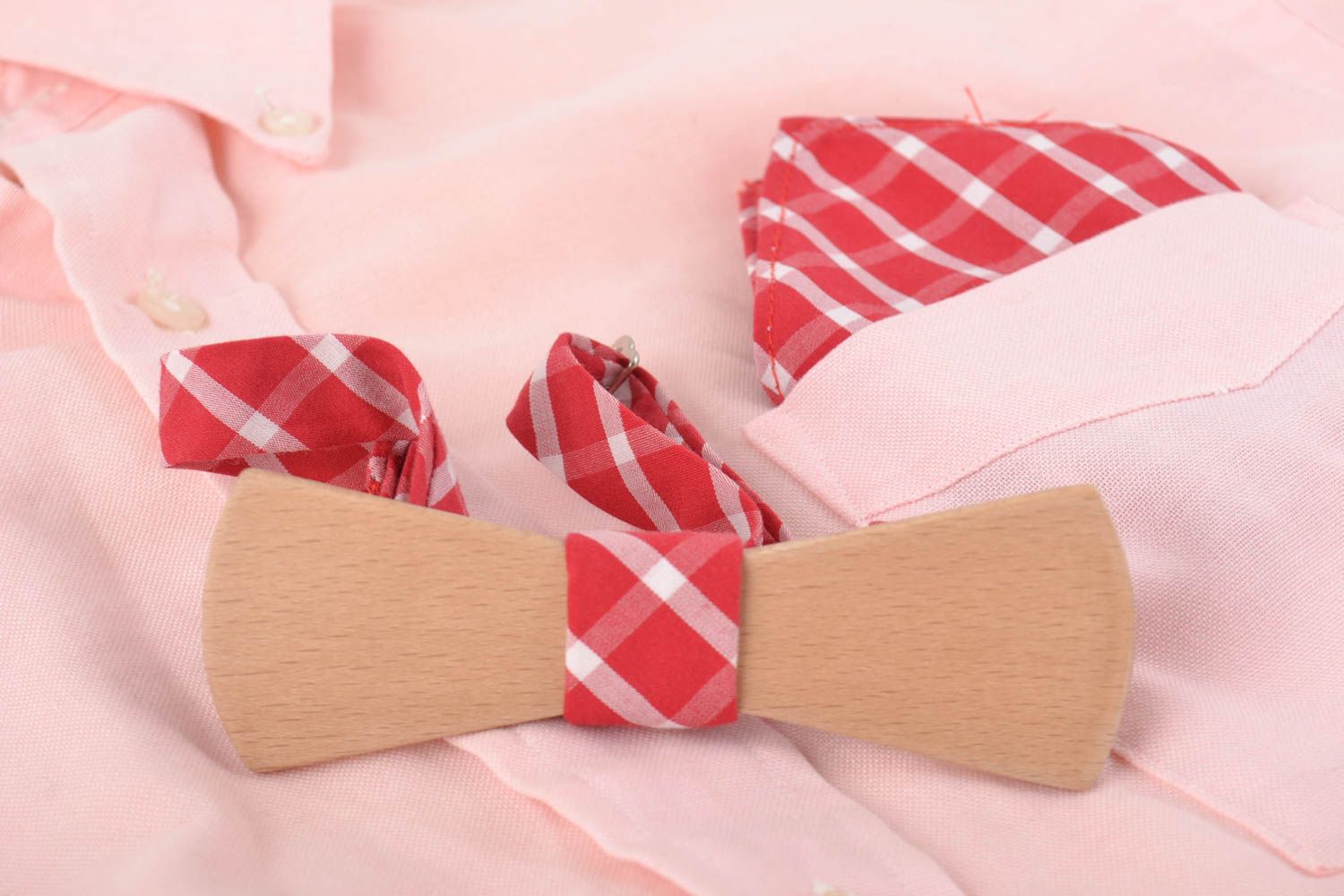 Set of beautiful design wooden bow tie and checkered cotton pocket square photo 1