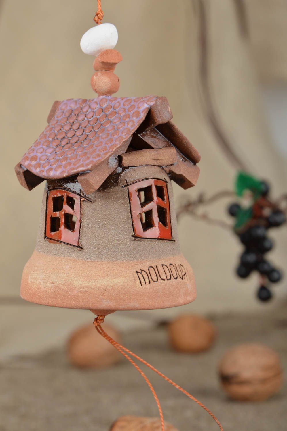 Колокольчик из глины с росписью цветной глазурью ручной работы для декора дома фото 1
