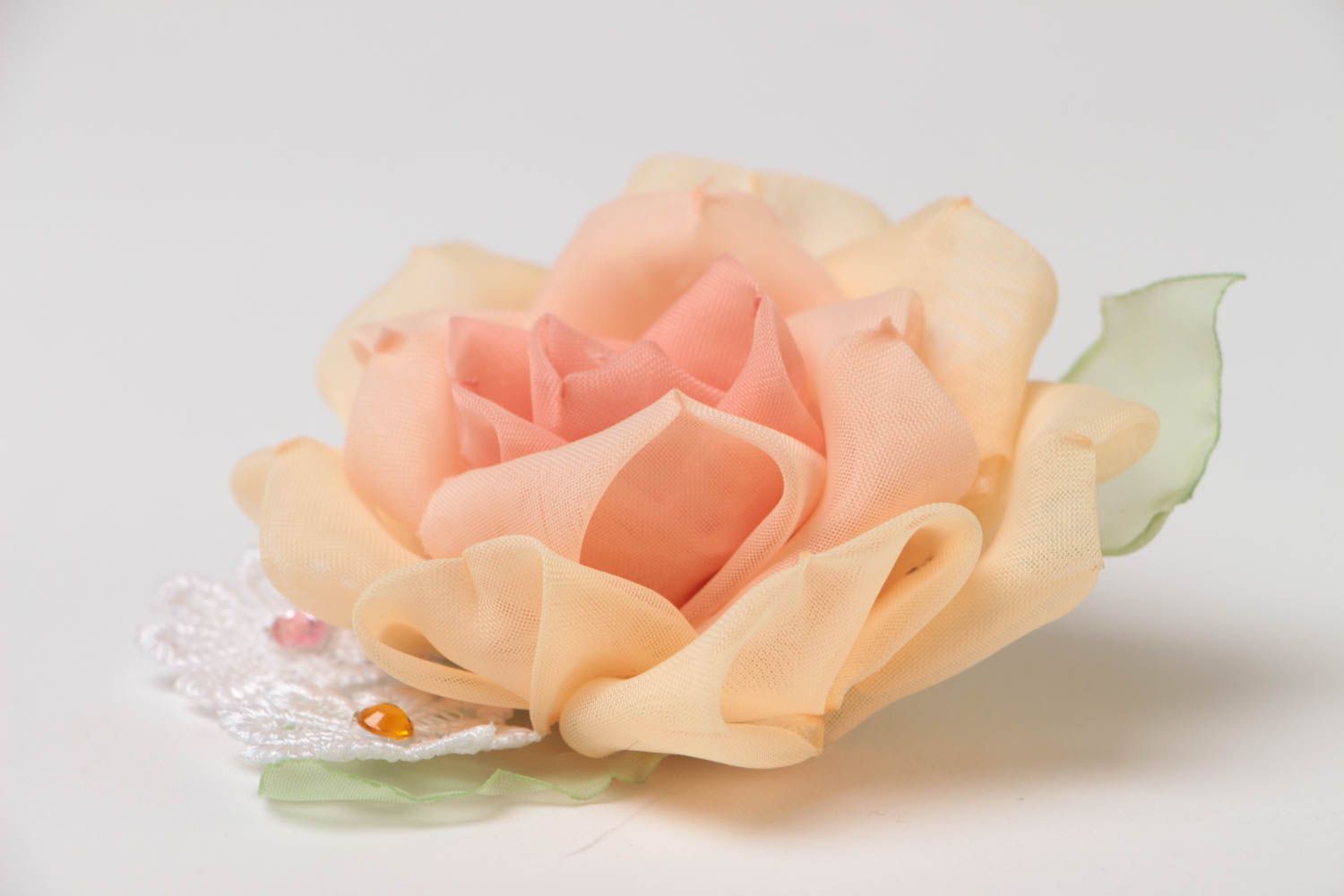 Детская резинка для волос в виде цветка розы из шифона нежная ручная работа фото 3