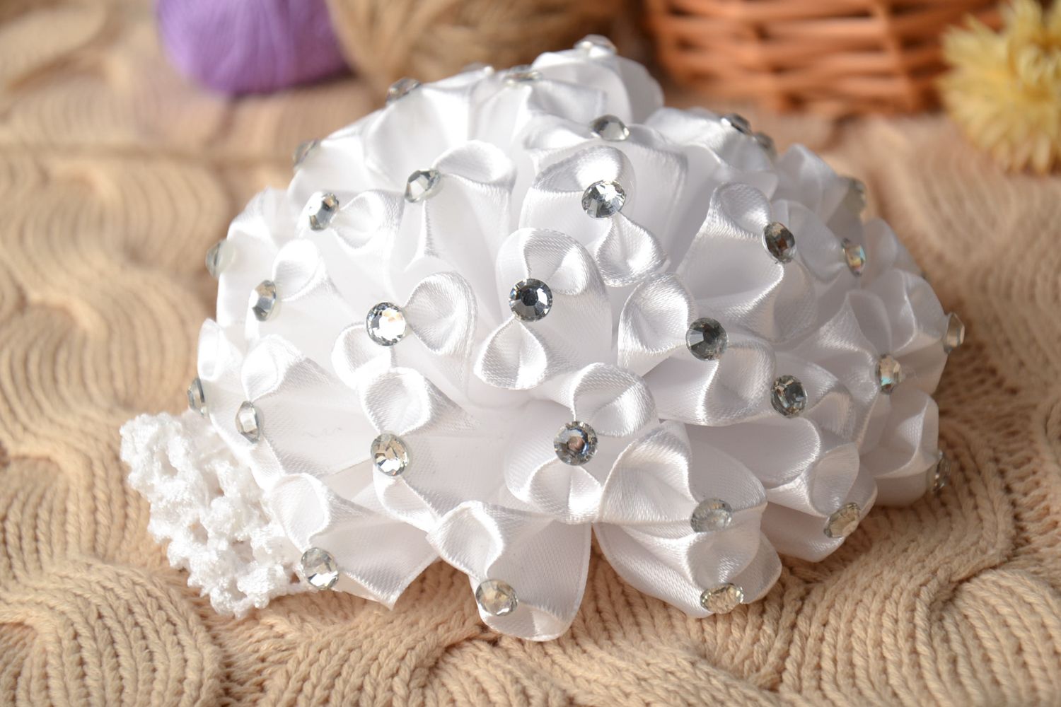 White headband with flowers photo 4