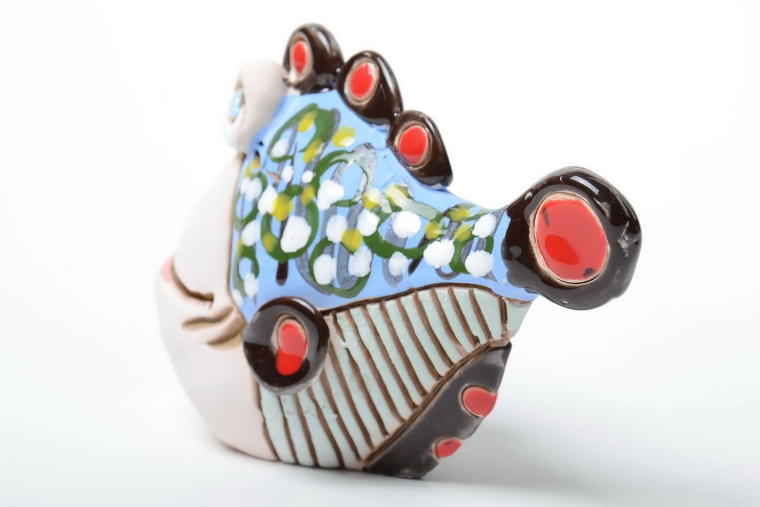 Hucha artesanal de semiporcelana pintada modelada a mano con forma de pez foto 5