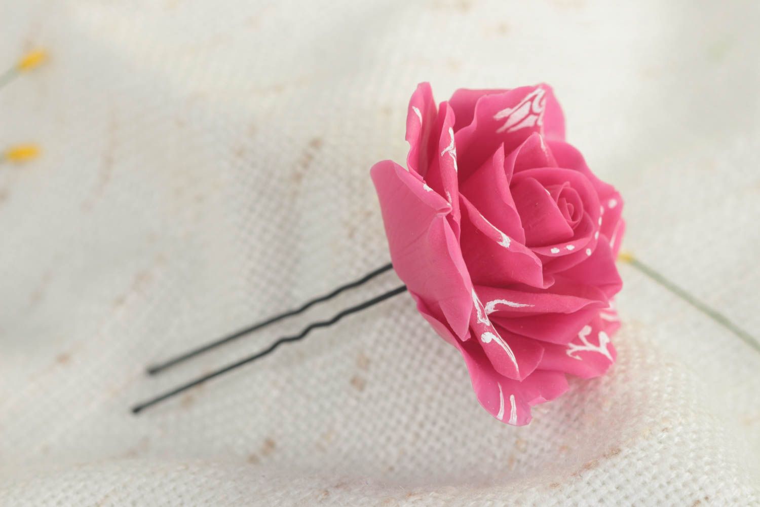 Крупная шпилька для волос из полимерной глины ручной работы с розой красивая фото 1