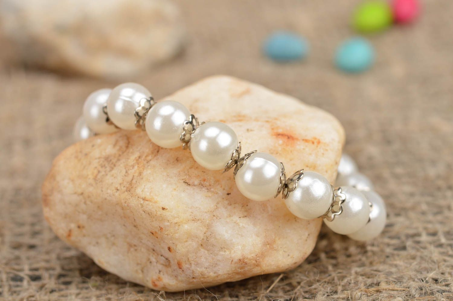 Pulsera de perlas simple artesanal con divisiones de un hilo original bonita foto 1