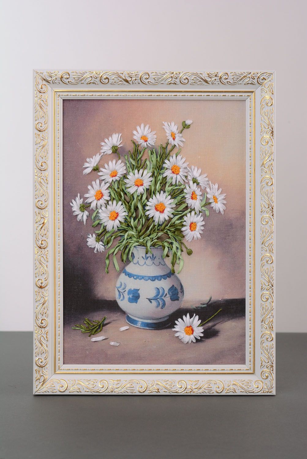 Embroidered picture Camomiles in Vase photo 1