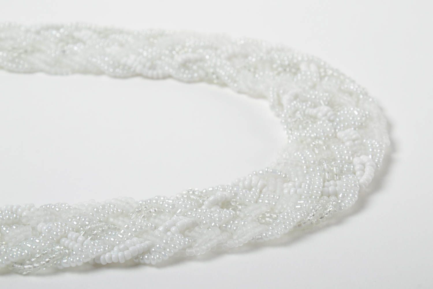 Ожерелье из чешского бисера широкое белое авторское плетеное ручной работы фото 5