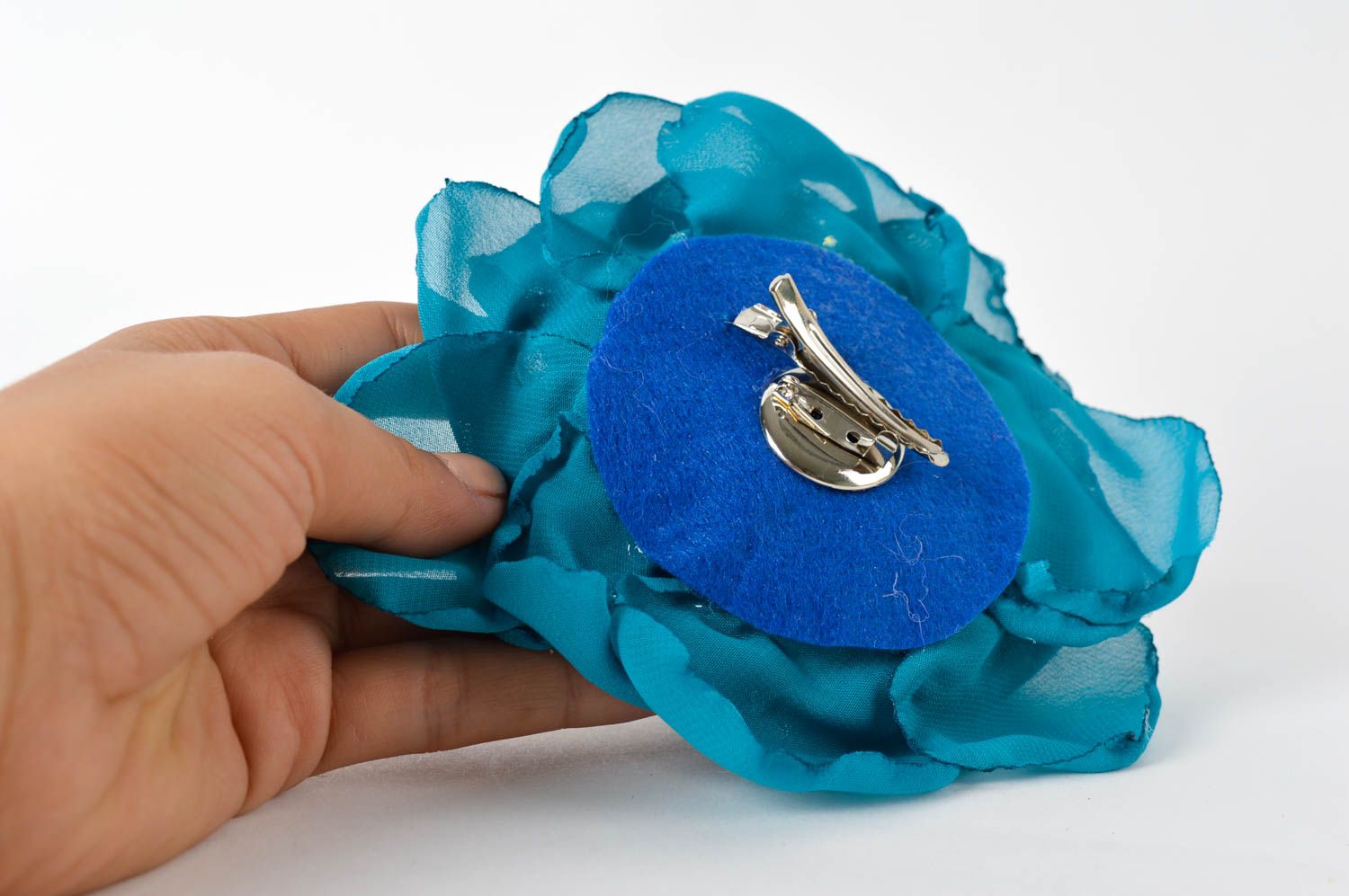 Spilla a forma di rosa blu fatta a mano accessorio originale da donna
 foto 5
