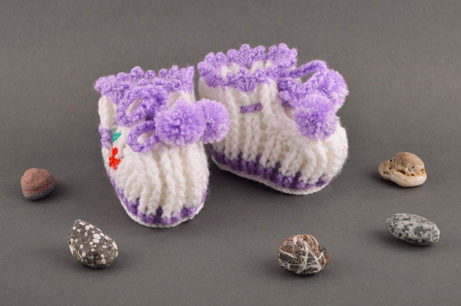 Handmade violette Schuhe für Neugeborene Geschenk für Babys gehäkelte Babyschuhe foto 1