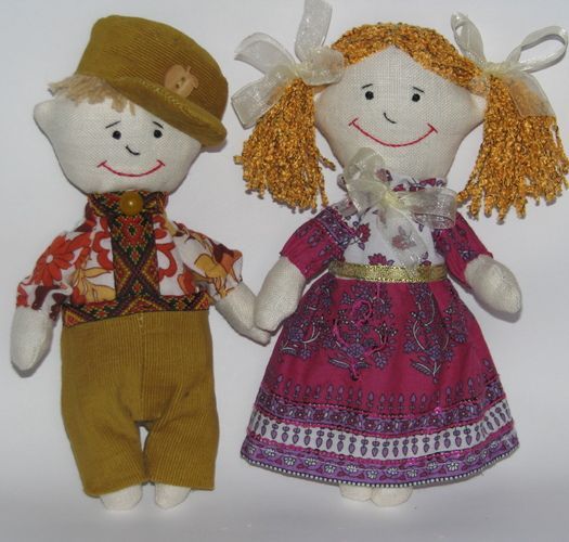 Belle poupée faite main d'artiste originale en tissus cadeau pour fille photo 4
