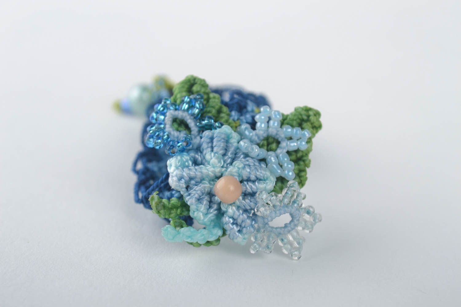 Bracelet macramé Broche fleur faits main bleus tressés originaux Cadeau femme photo 3