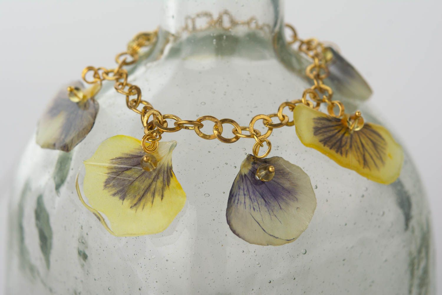 Handmade decorative stylish bracelet with flower petals in epoxy resin on chain photo 1