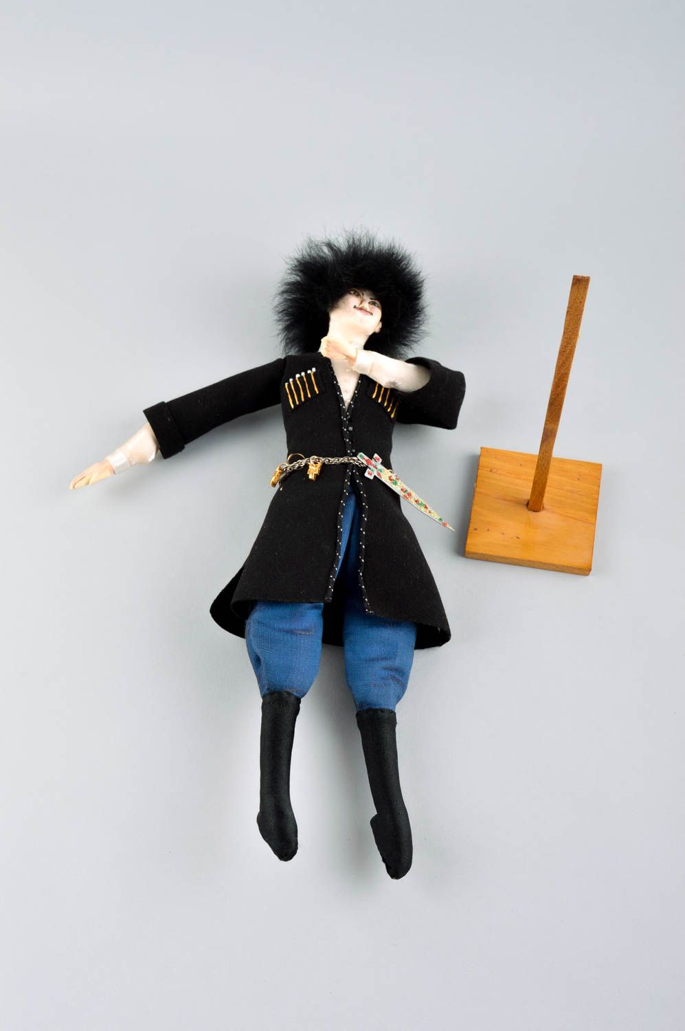 Авторская кукла игрушка ручной работы дизайнерская кукла оригинальная с мехом фото 5