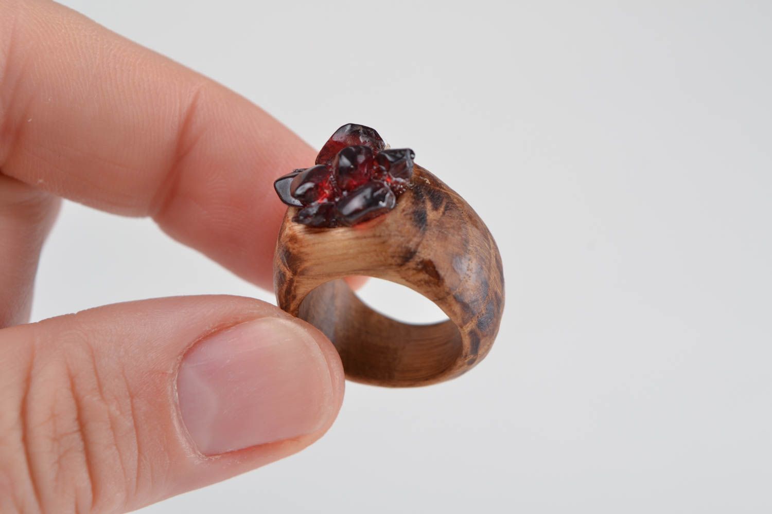 Handmade designer carved wooden jewelry ring with natural garnet chips for women photo 2