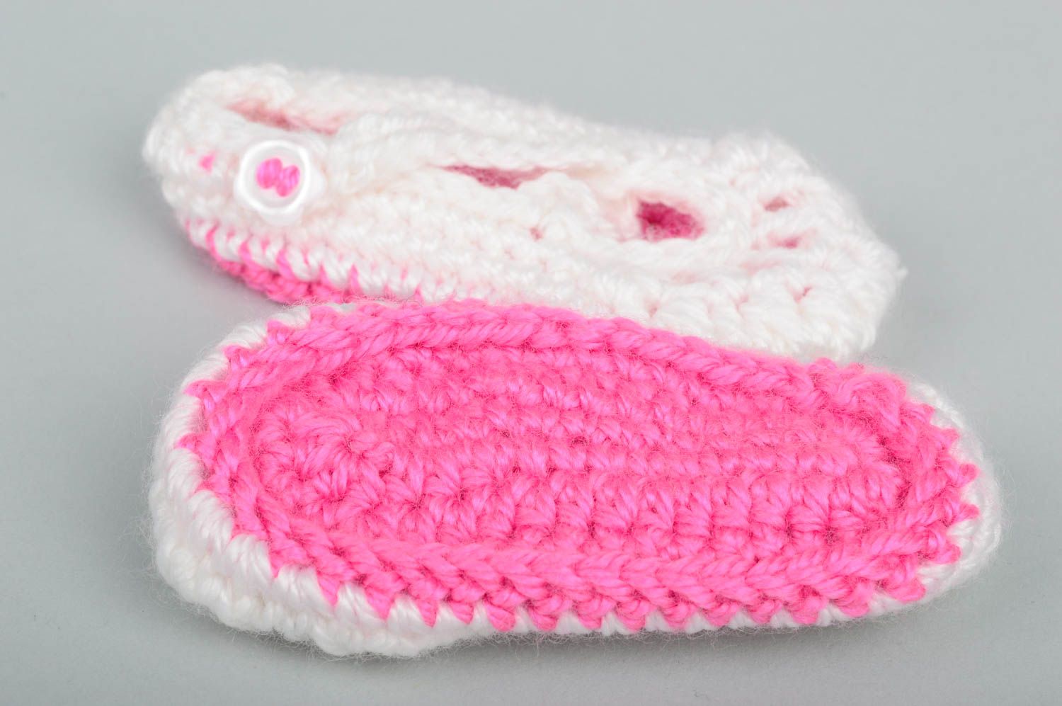 Chaussons bébé faits main Chaussures bébé au crochet blanc rose Vêtement bébé photo 4