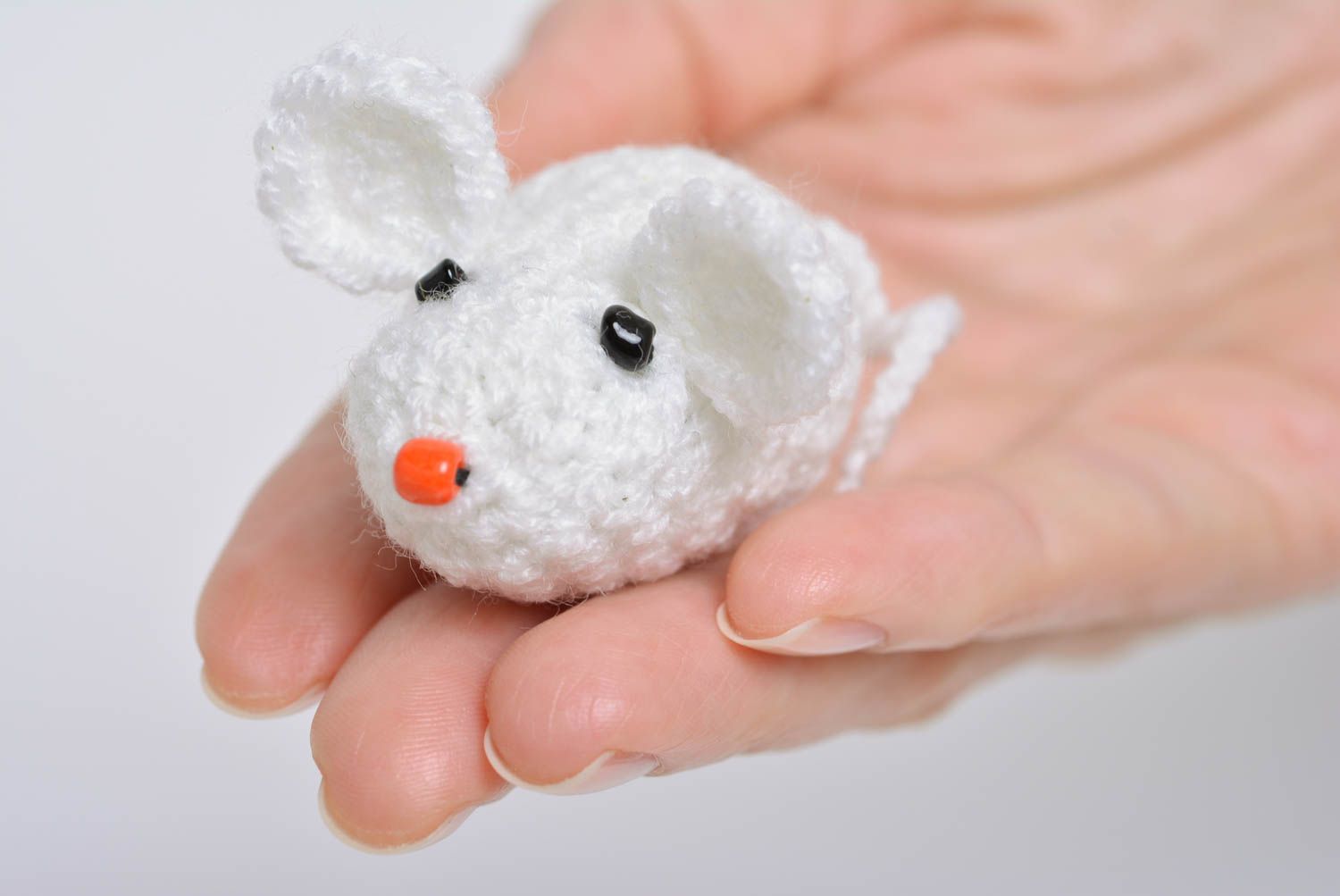 Small white handmade crochet soft toy mouse acrylic for children photo 5