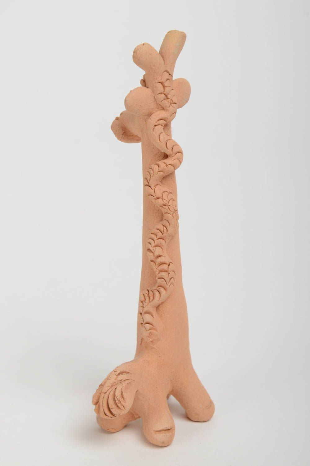 Маленькая фигурка из глины для декора дома ручной работы Задумчивый жираф фото 3