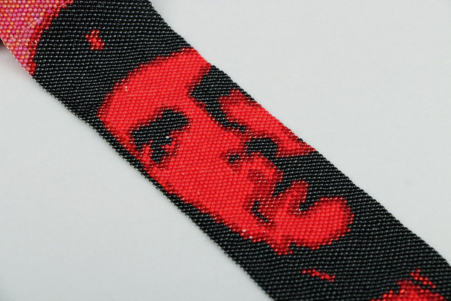 Tie made of japanese beads Che photo 2