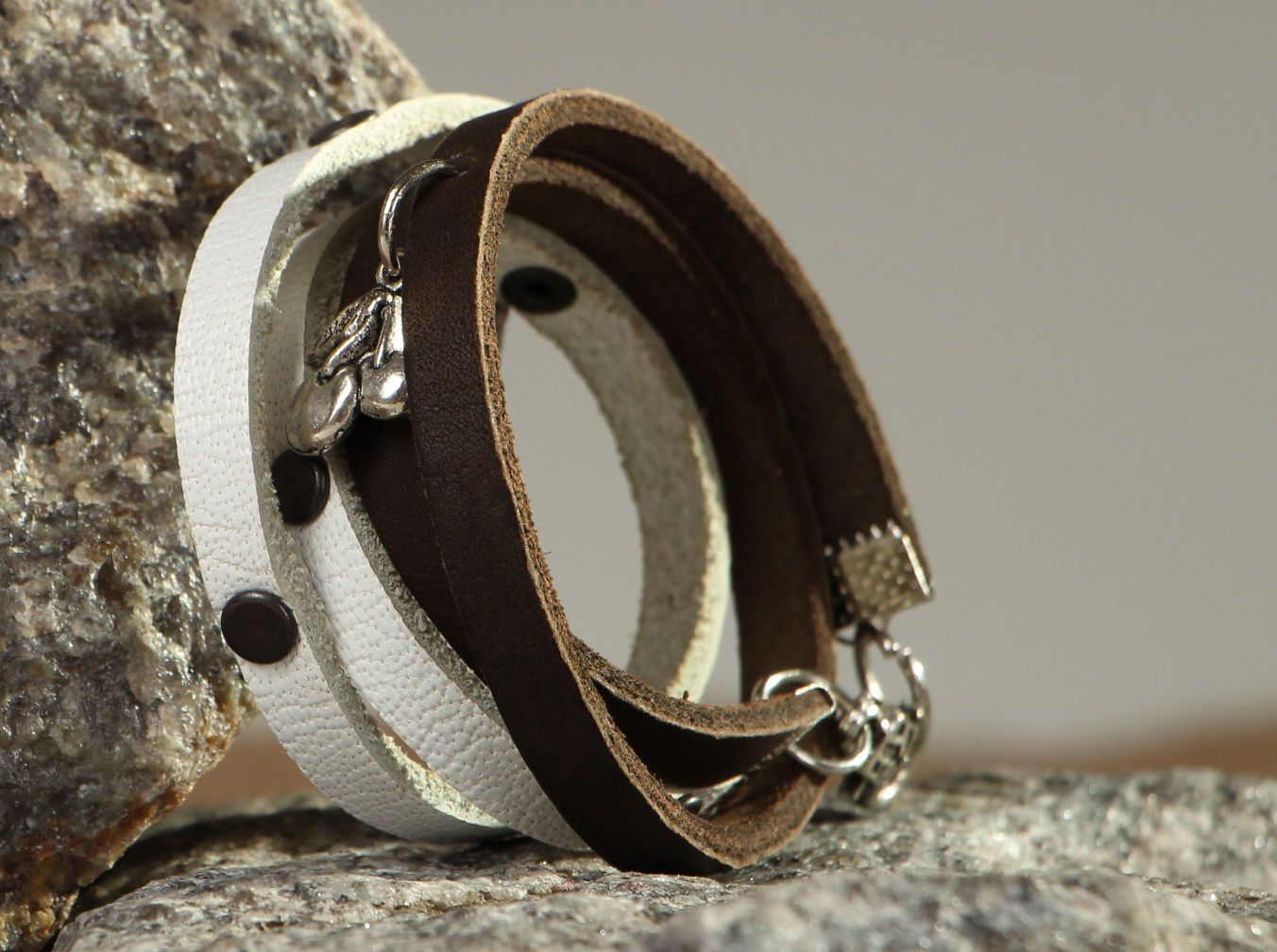 Leather bracelet with rivets. photo 1