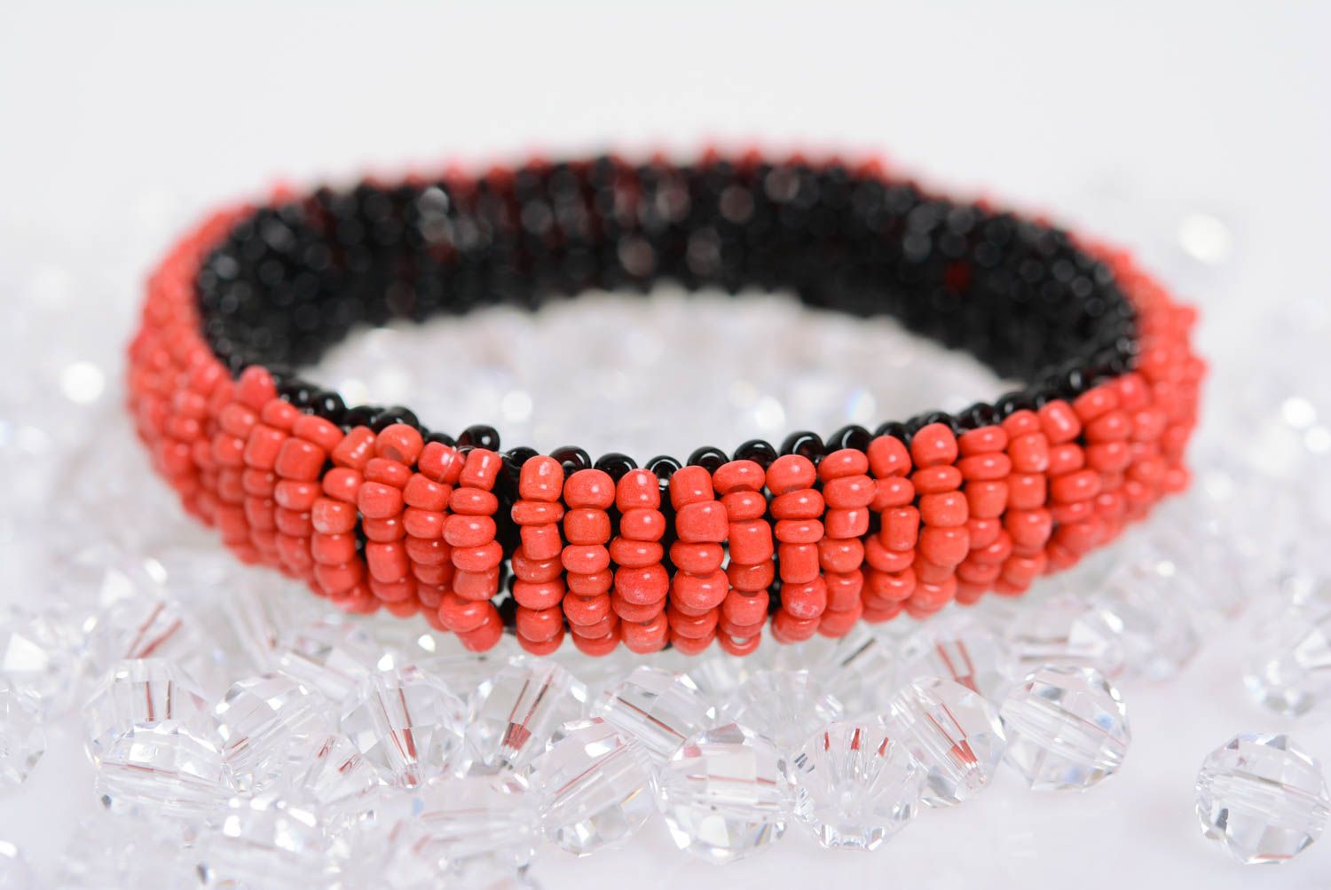 Beaded handmade bracelet red and black two-colored stylish jewelry photo 1