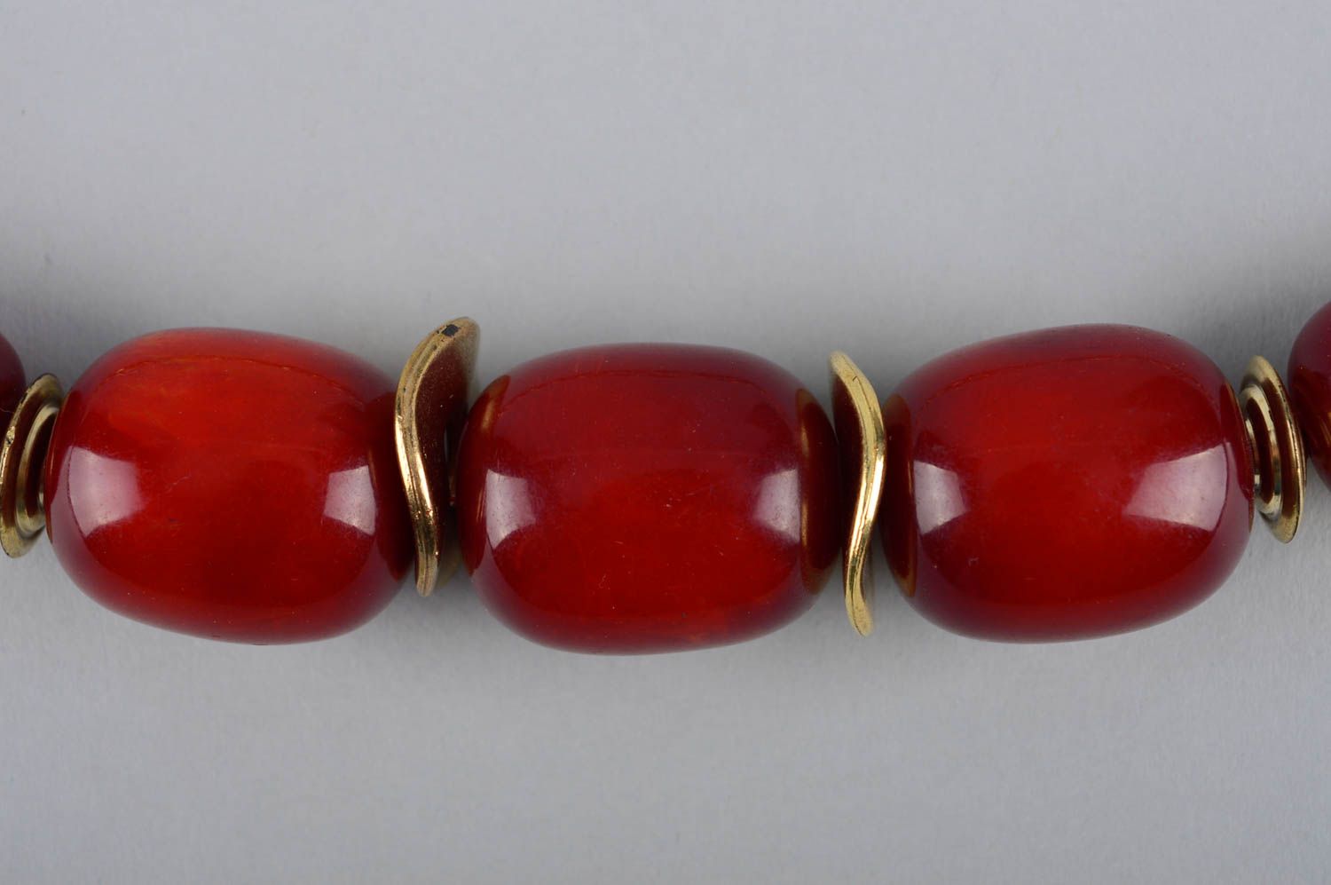 Collier rouge Bijou fait main en ambre pressé stylé original Cadeau femme photo 3