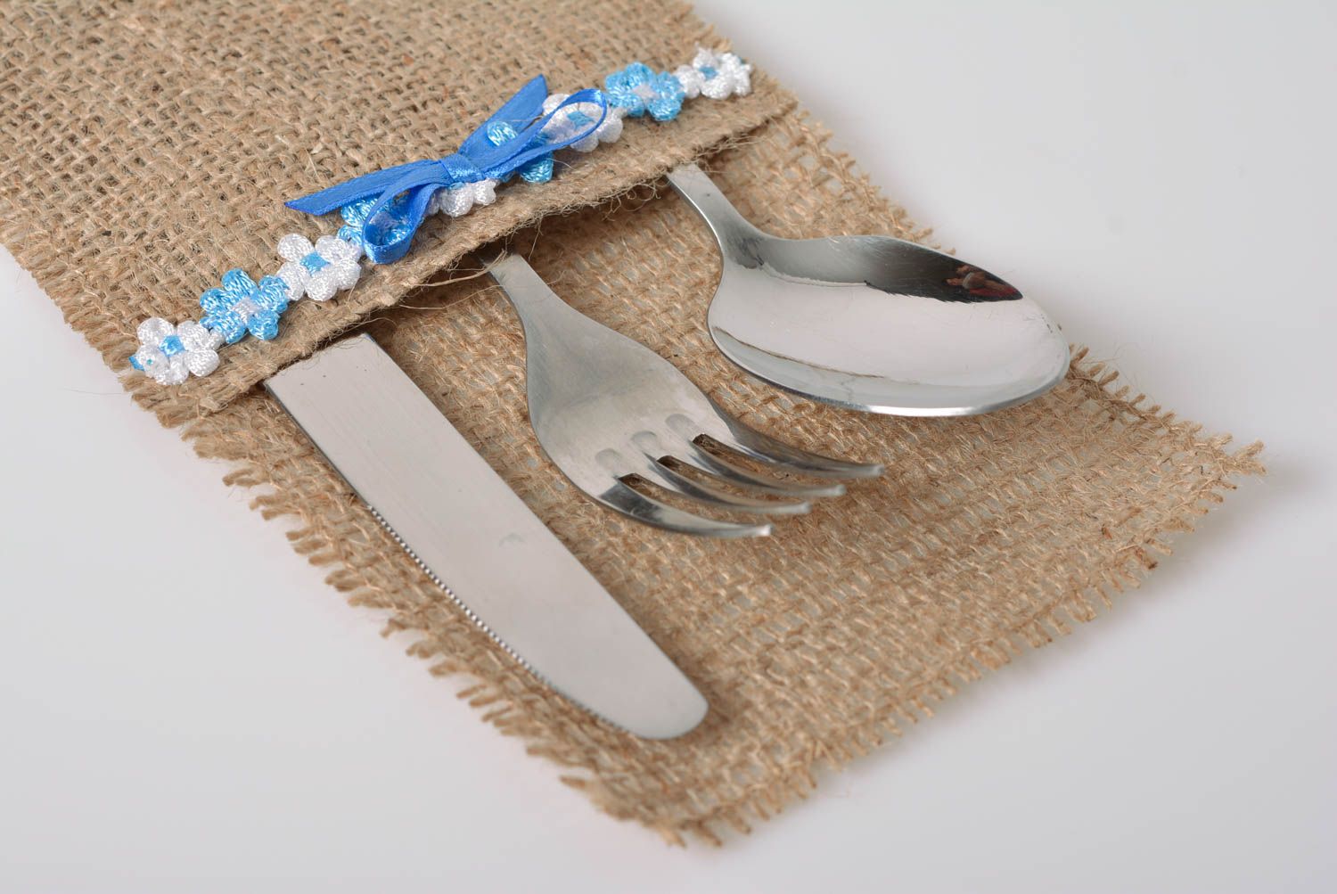 Fabric organizer cutlery made of burlap with ribbon handmade kitchen decor ideas photo 2