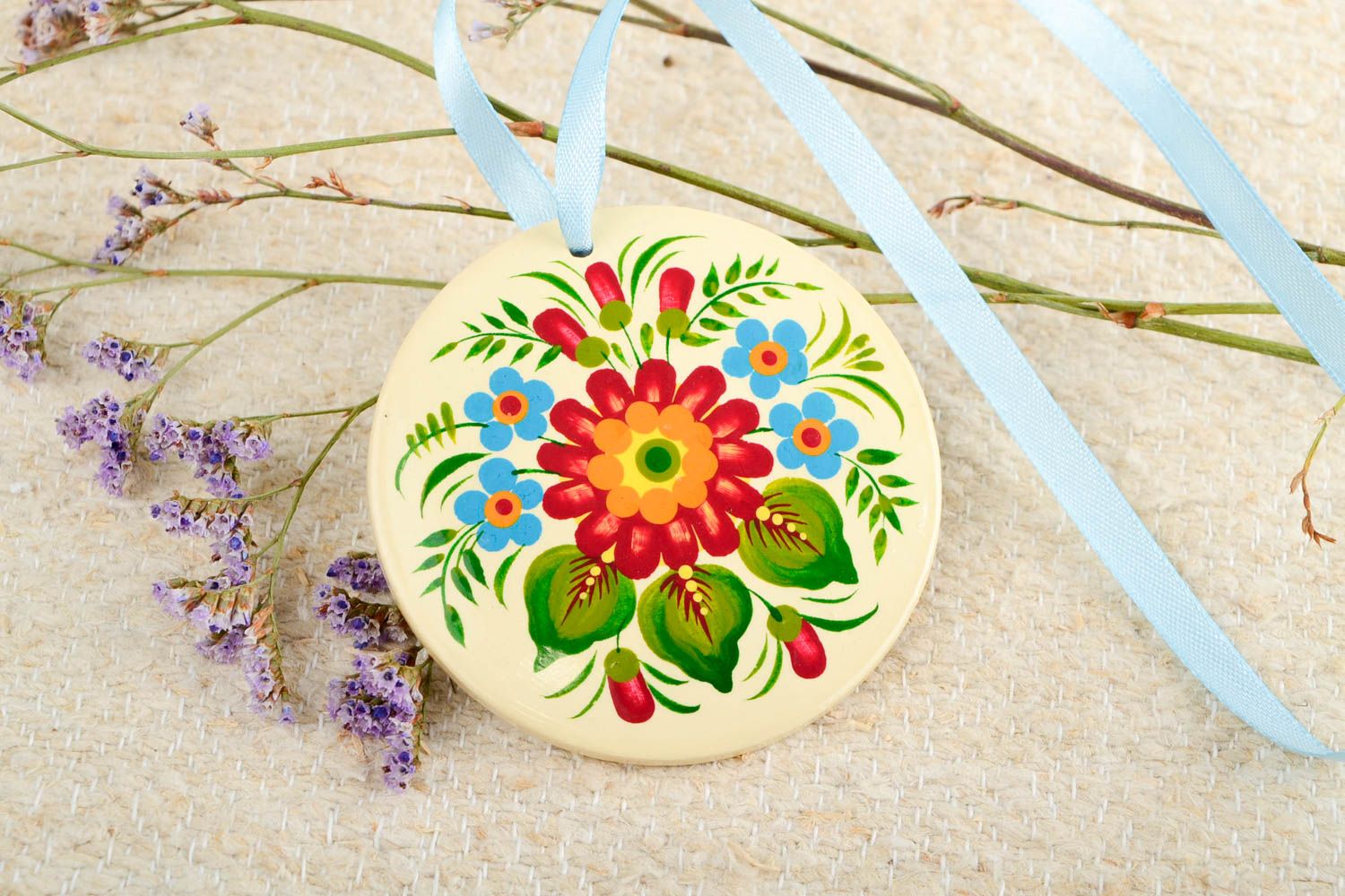 Pendentif rond Bijou fait main en bois peint à motif floral Cadeau femme photo 1