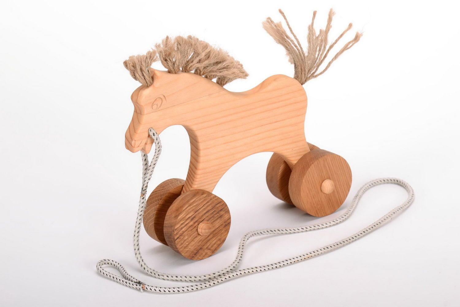 Деревянная игрушка каталка-лошадка фото 4