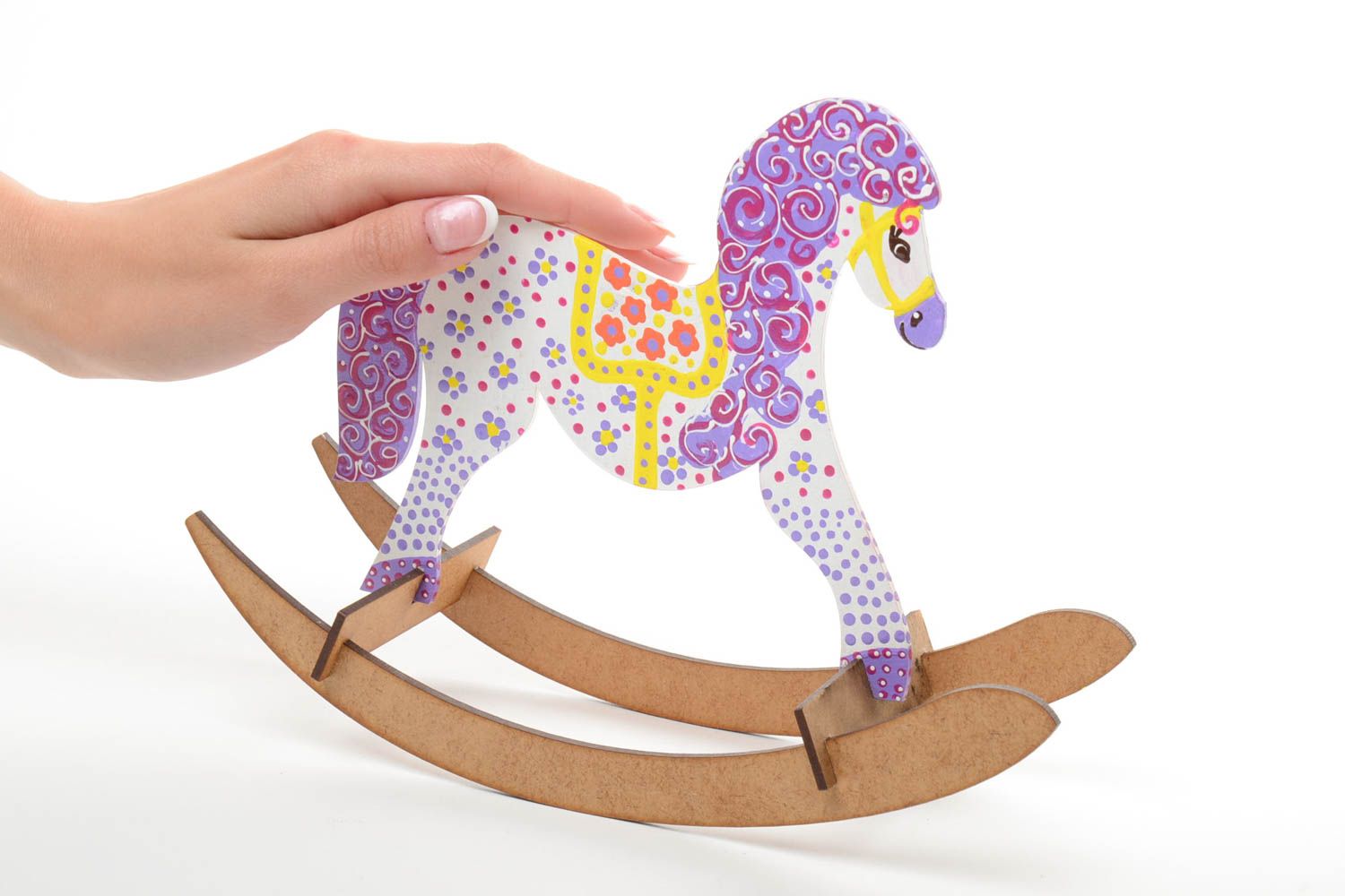 Spielzeug Pferd Schaukel aus Holz mit Acrylfarben bemalt gepunktet handmade foto 5