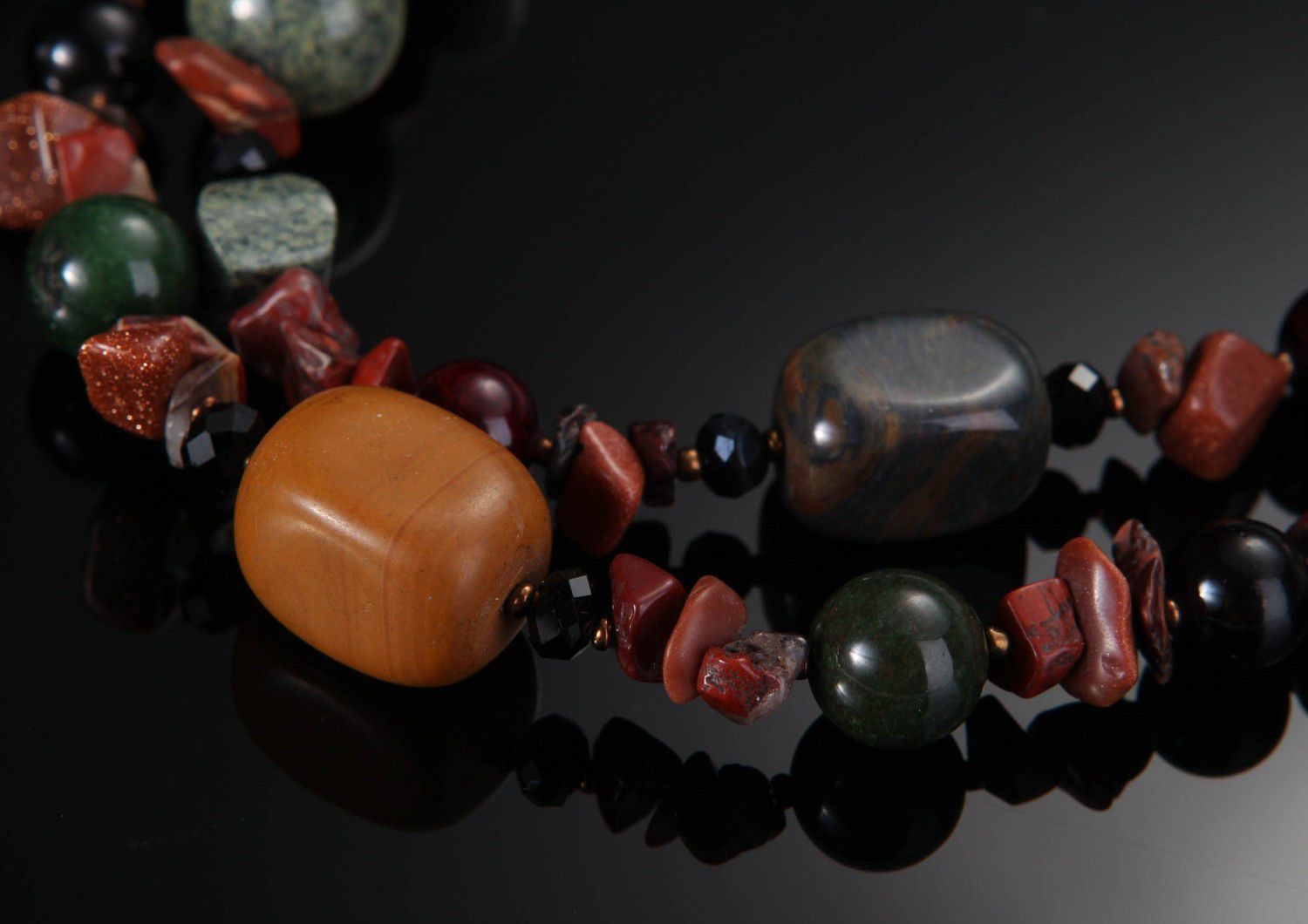 Beads made of natural stones photo 4