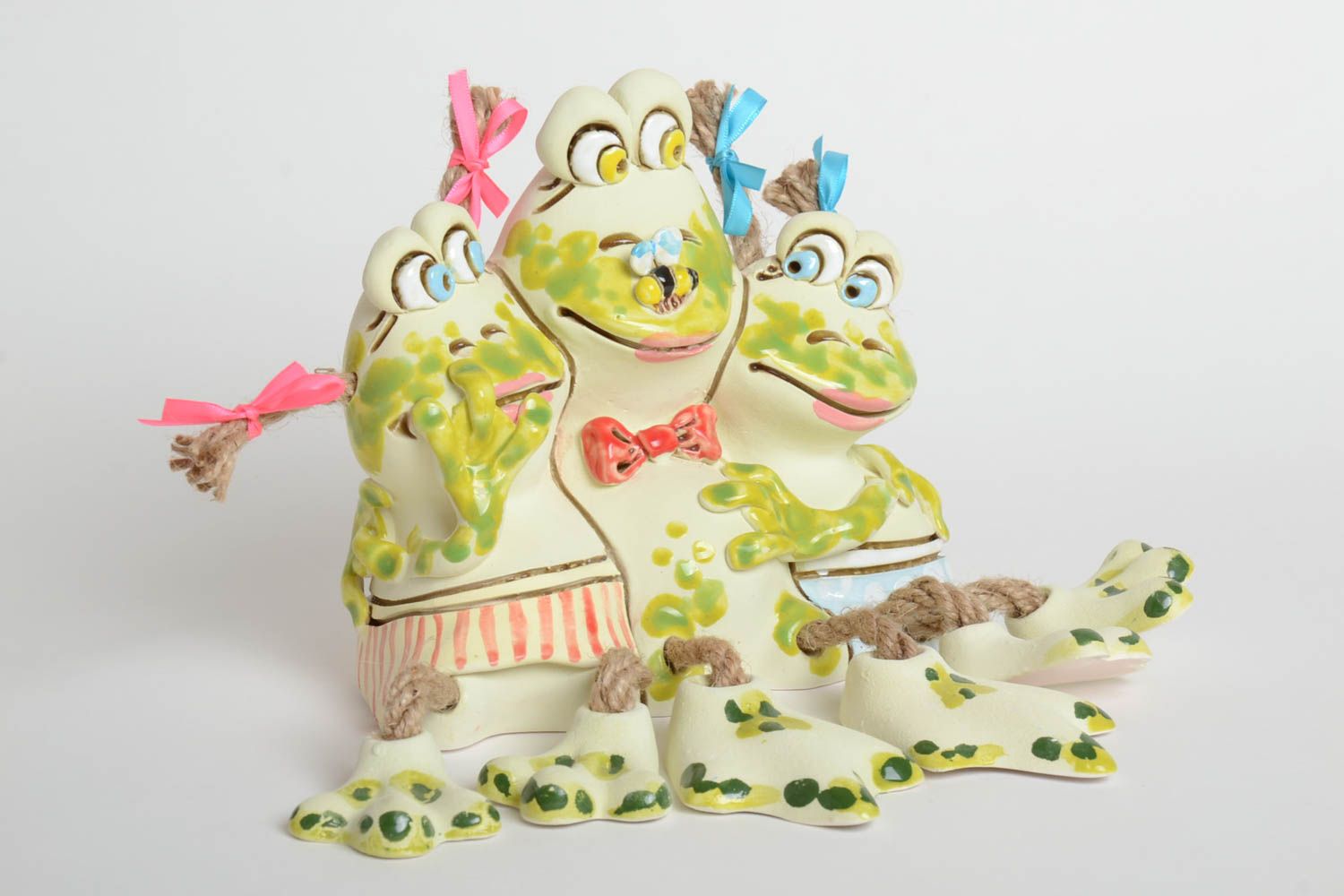 Tirelire fait main Figurine animaux céramique Cadeau original Trois grenouilles photo 2