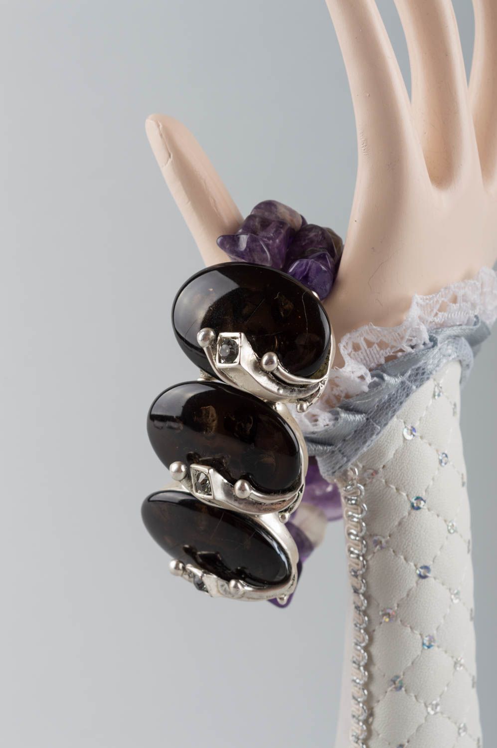 Bracelet en améthyste et laiton volumineux violet-noir fait main original  photo 1