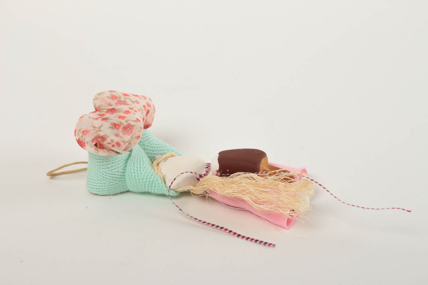 Handmade kleine Puppe Deko zum Aufhängen Geschenk Idee aus Gips und Stoff foto 2