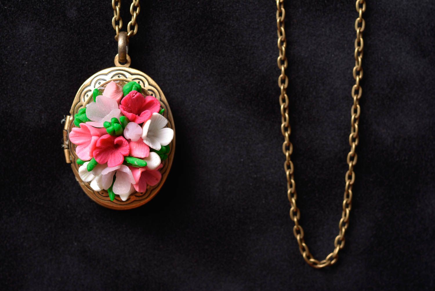 Nice handmade designer locket pendant with plastic flowers on metal chain photo 5