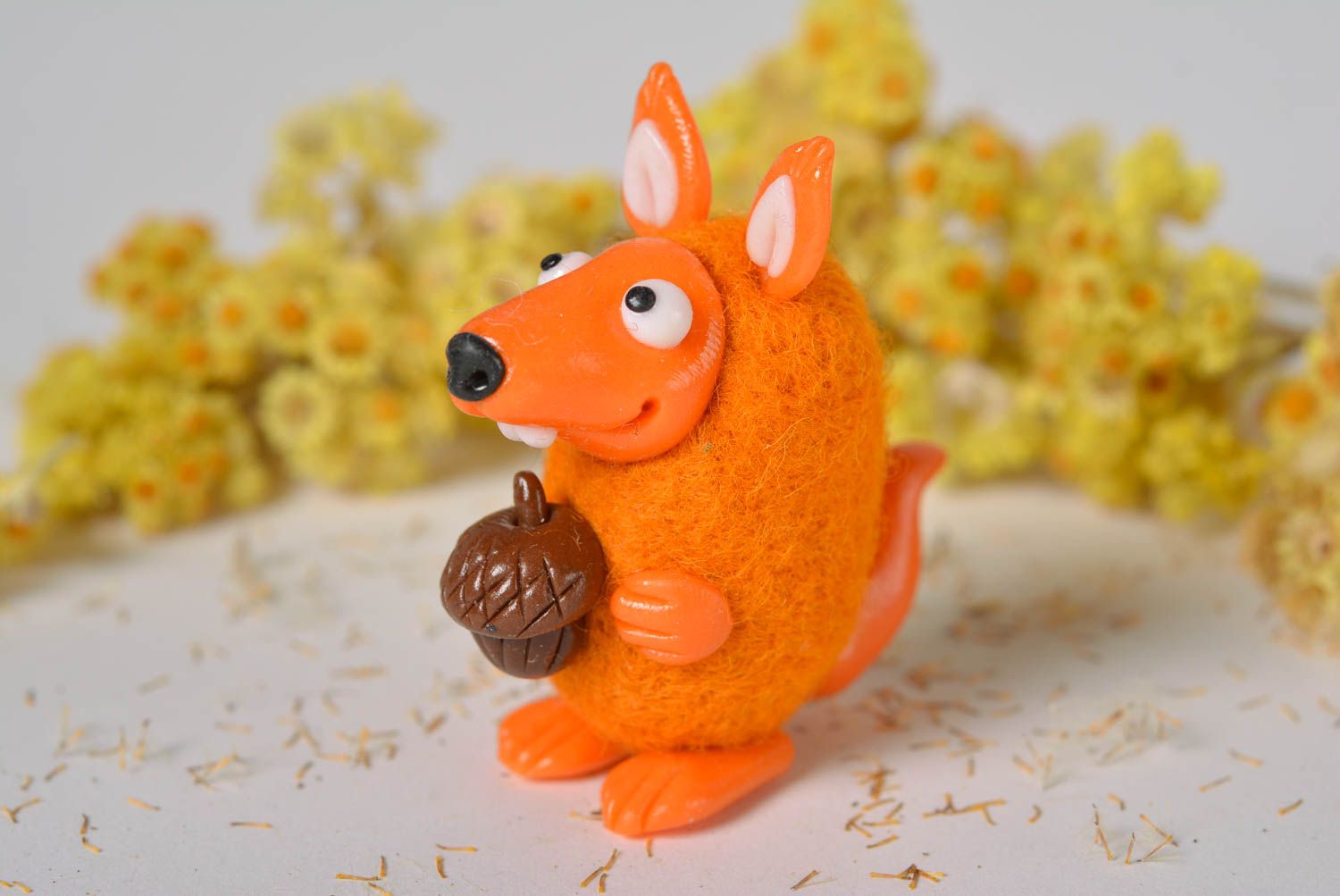 Gefilzte Figur handmade Eichhorn Spielzeug originelles Geschenk weich orange foto 1